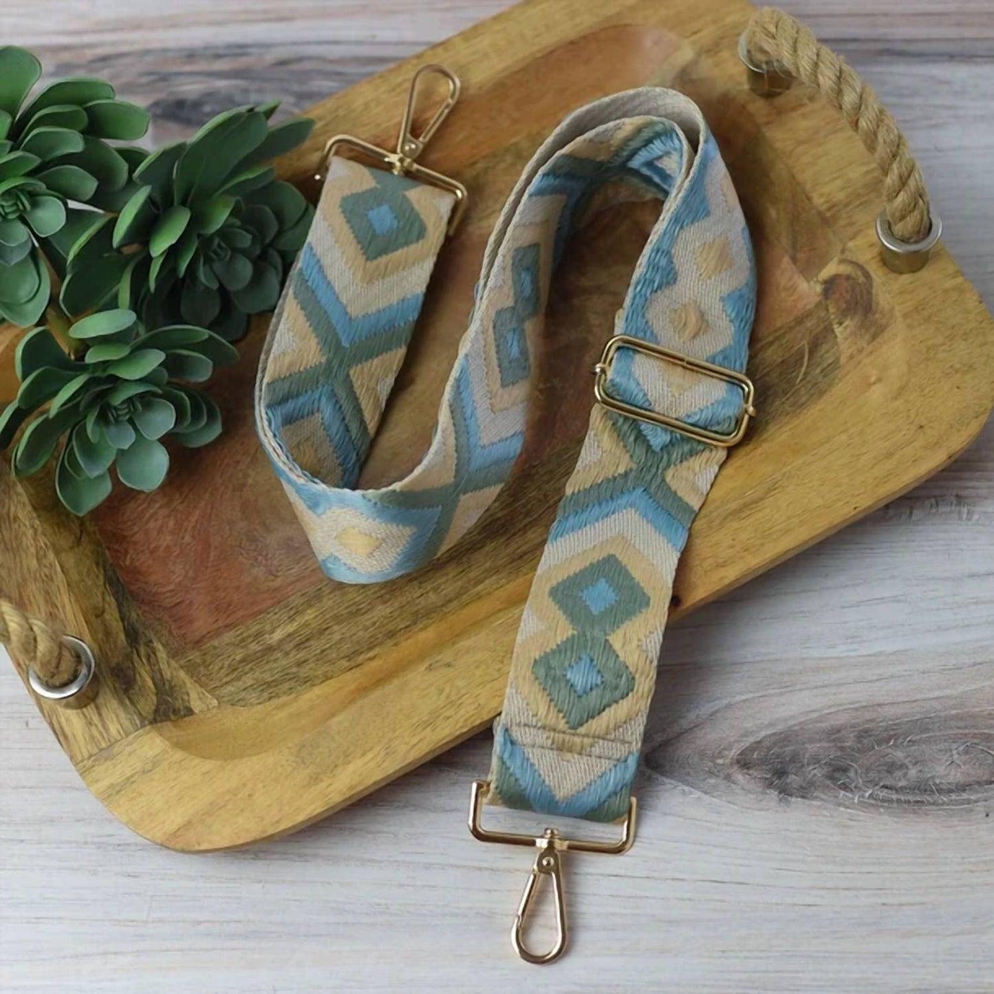 Women's Geometric Woven Adjustable Crossbody Strap