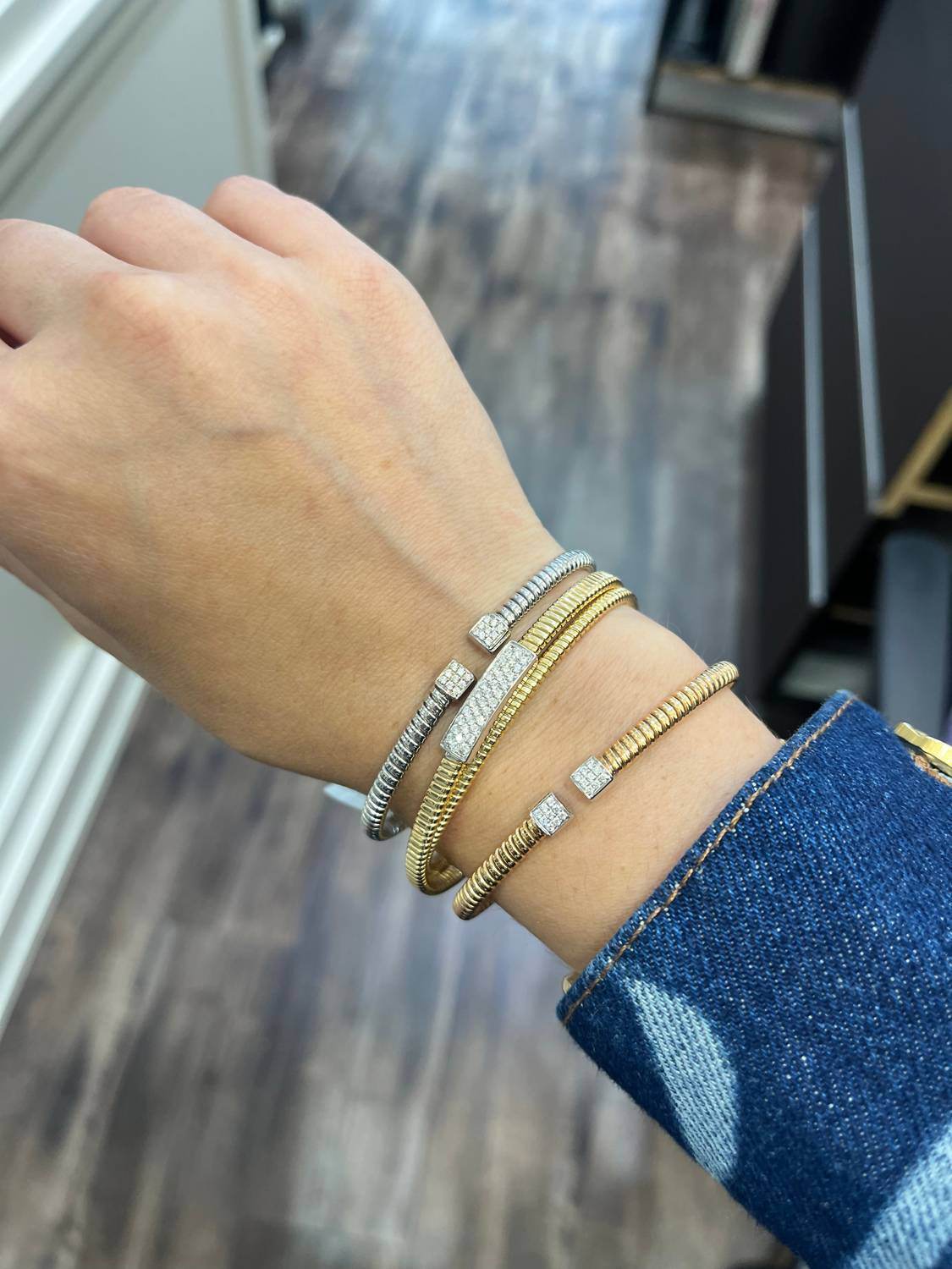 Afarin - Women's Flexible Ribbed Criss Cross Diamond Bar Cuff Bracelet - Rack Hunt