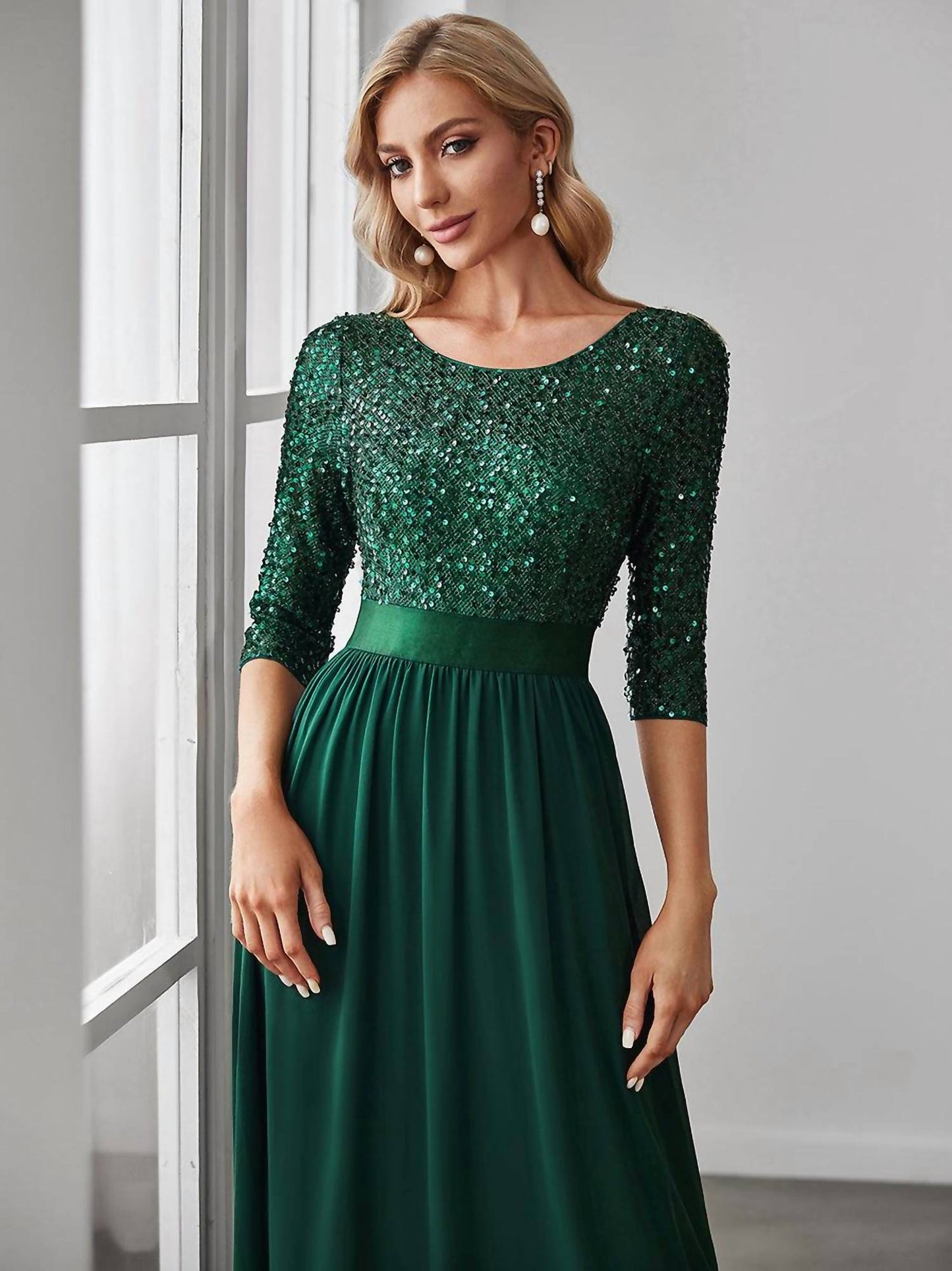 Elegant Round Neckline Sequins Dress