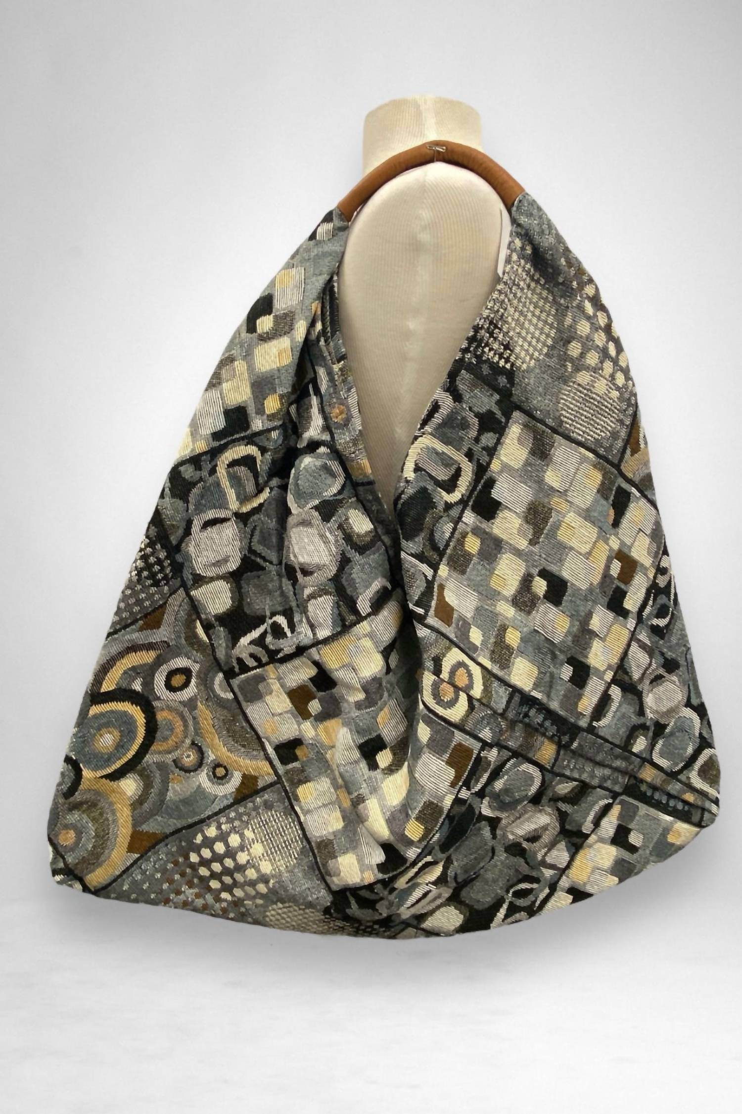 Jijou Capri - Women's Giselle Printed Cotton Canvas Oversized Hobo Bag - Rack Hunt -