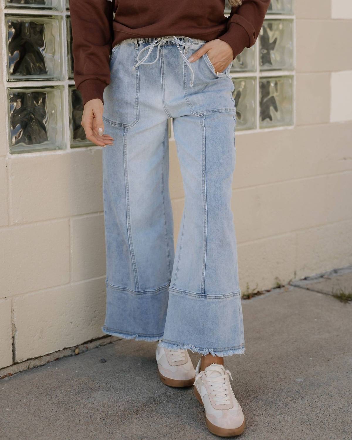 Cropped Wide Leg Raw Hem Jeans