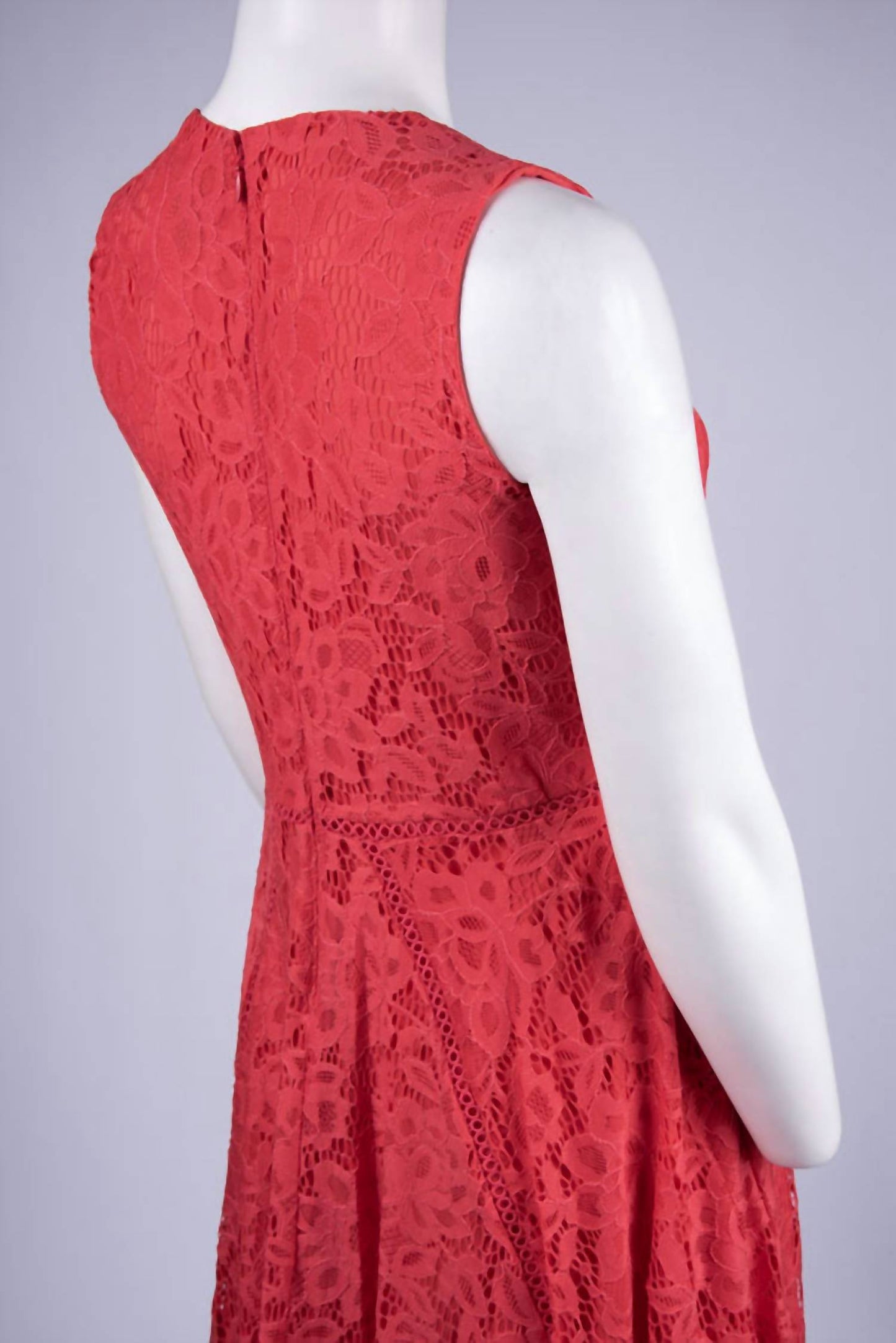 Sleeveless V-neck Lace Midi Dress