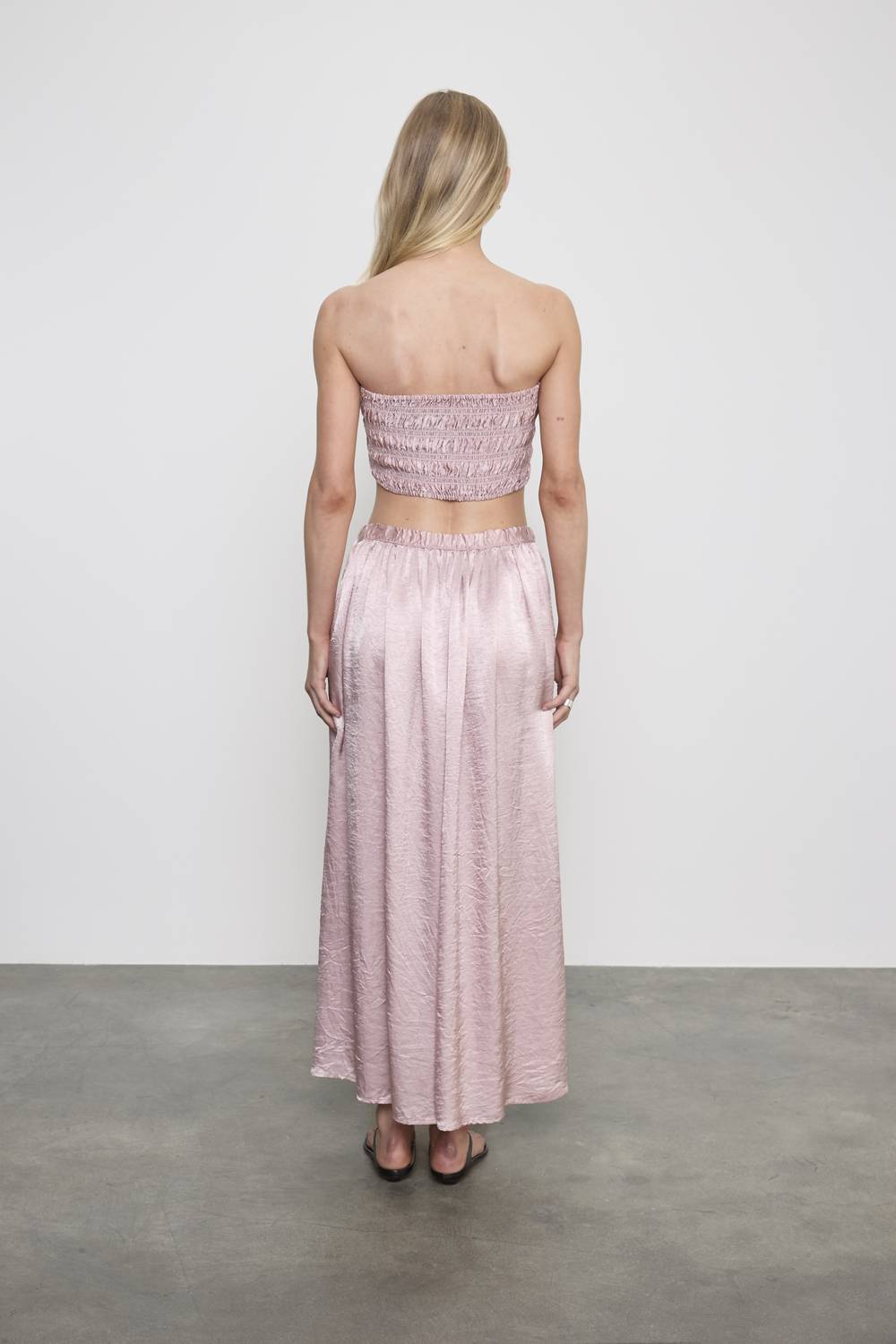 TEXTURED SATIN SMOCKED TOP