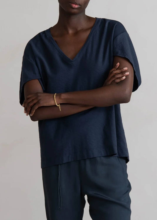 Callis V-neck Tee