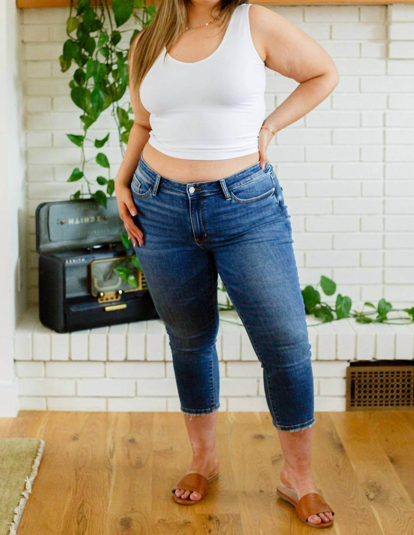 Ave Shops - Paxton Mid Rise Capris - Rack Hunt -