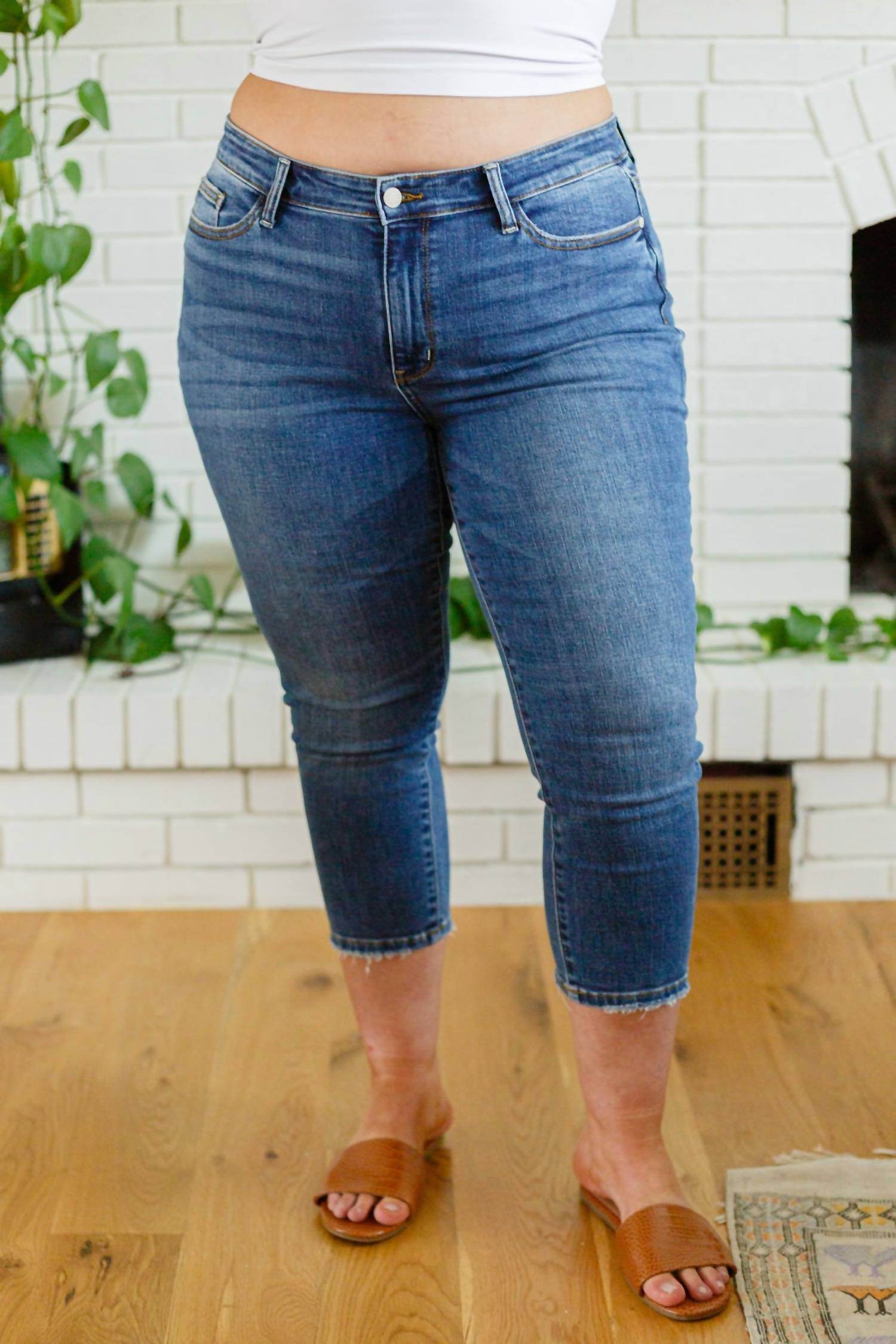 Ave Shops - Paxton Mid Rise Capris - Rack Hunt -