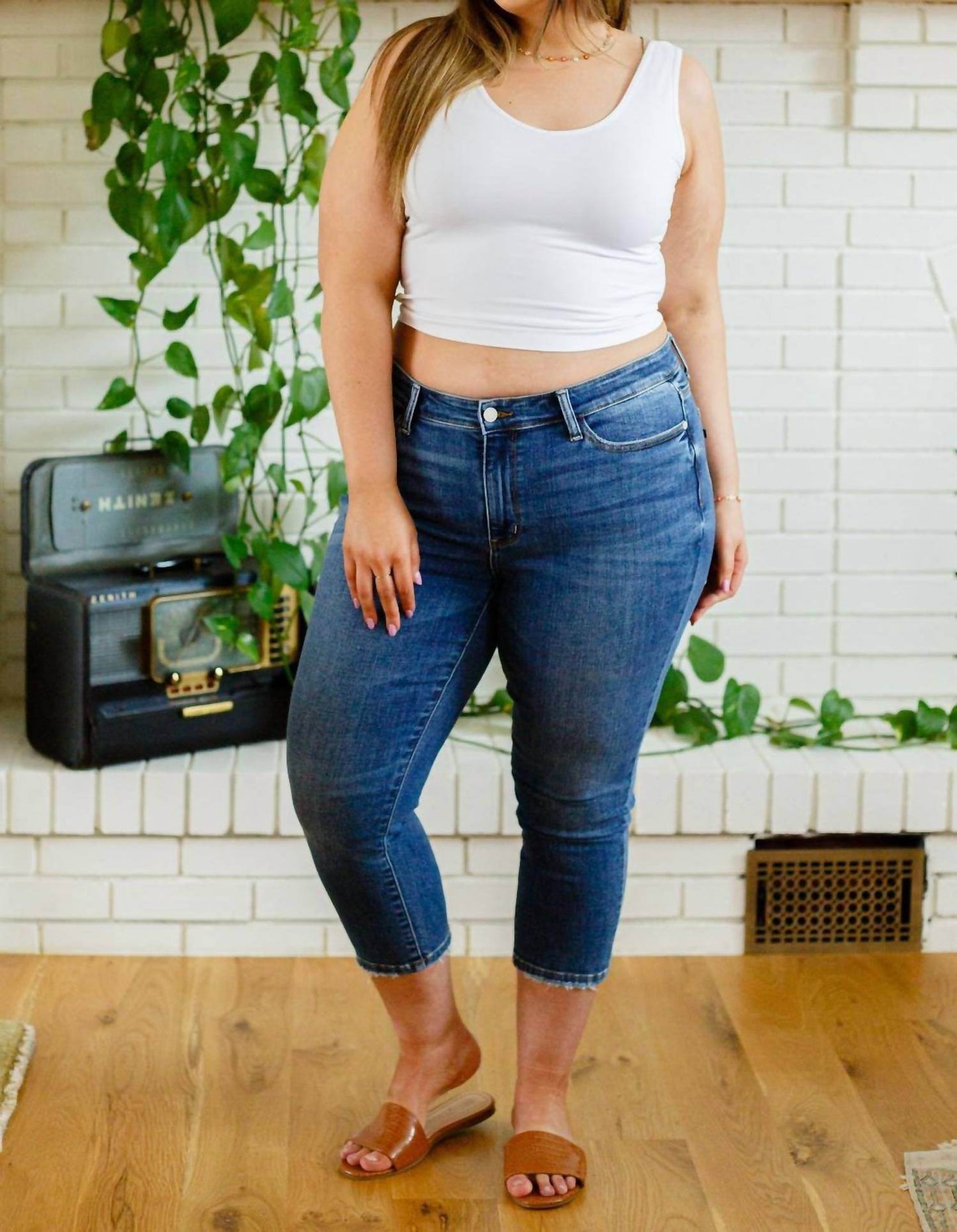 Ave Shops - Paxton Mid Rise Capris - Rack Hunt -