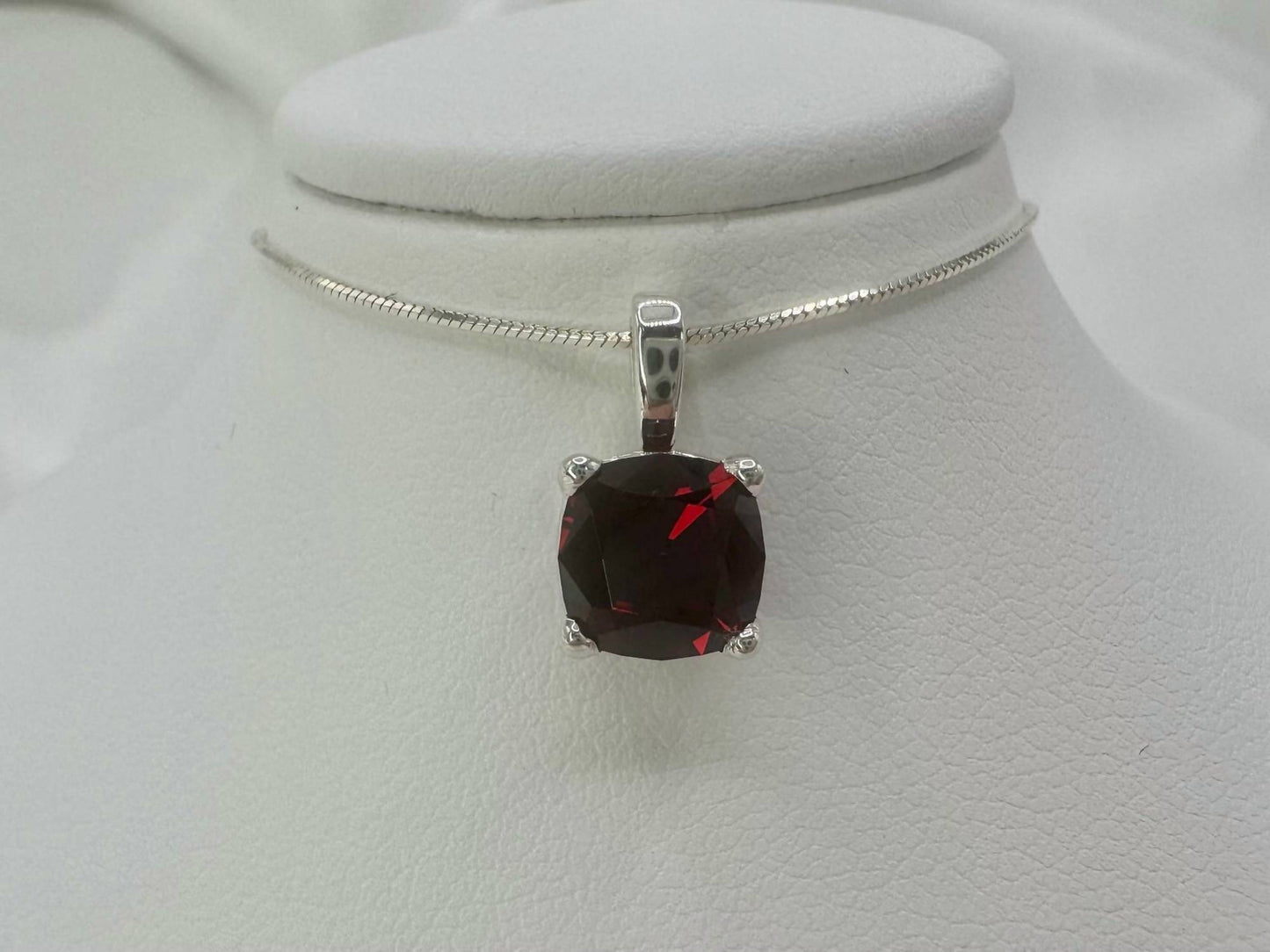 Women's Brilliant Square Pendant