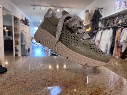 WOMEN'S BINX SNEAKER