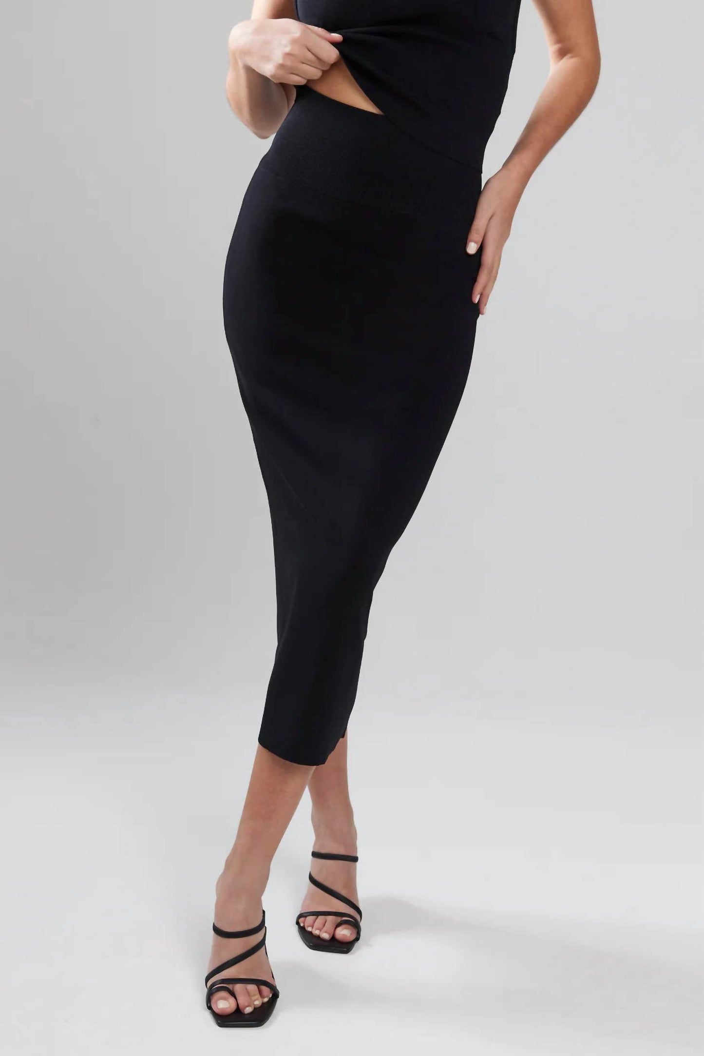 KADA - The Midi Tube Skirt - Rack Hunt -