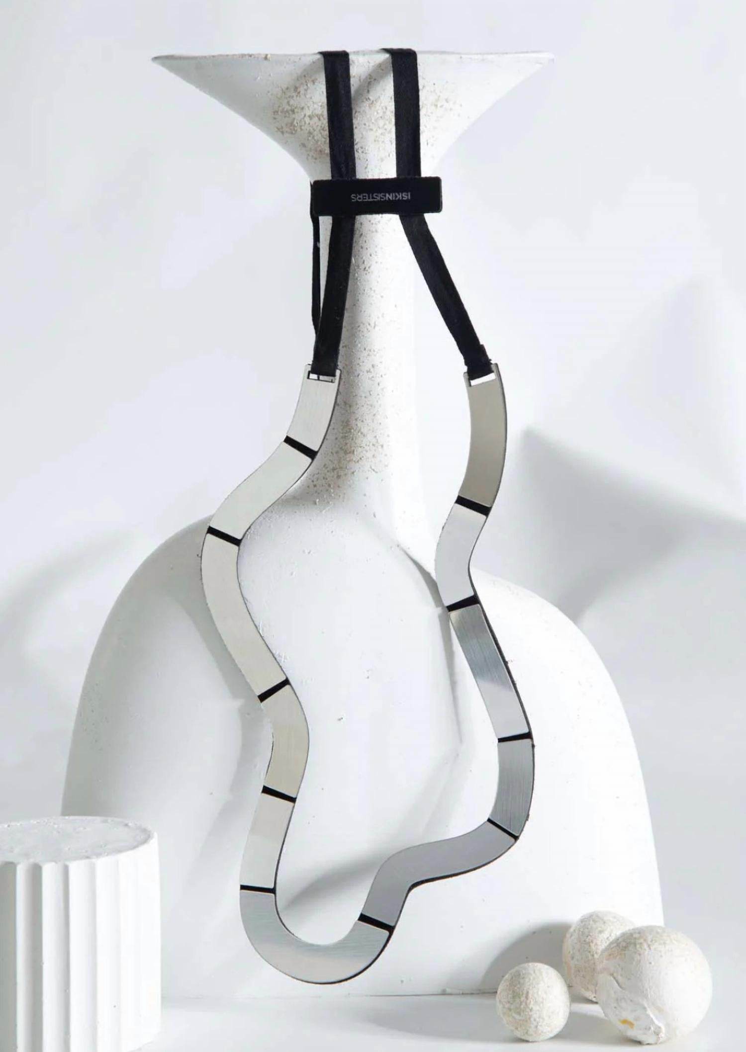 Iskin Sisters - Women's Mies Necklace Wave Long - Rack Hunt -