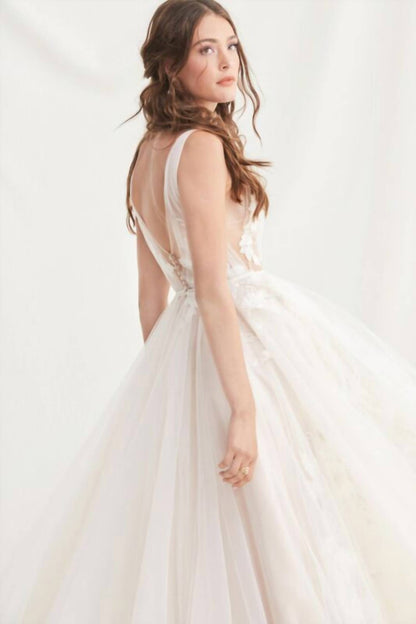 Lainie V-back Bridal Gown