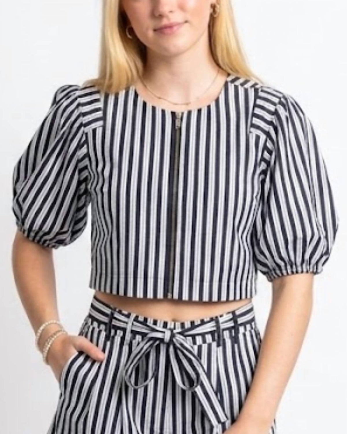 Eva V-neck Puff Sleeve Top