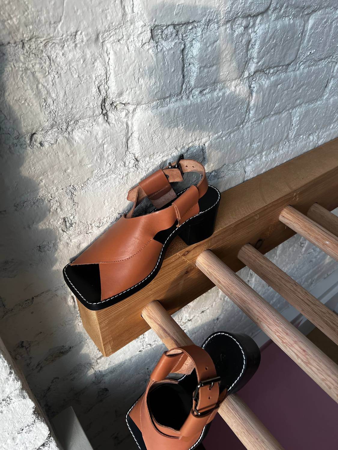 About Arianne - Women's Kai Sandals - Rack Hunt