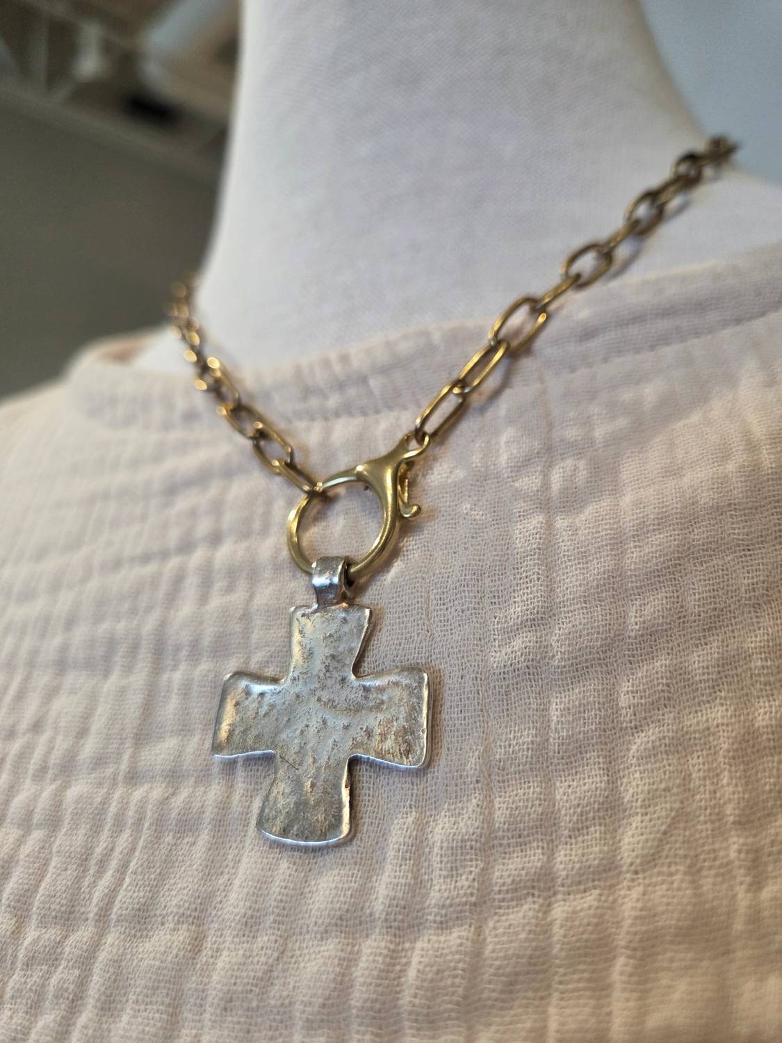 Women's Paperclip Chain Necklace And Clasp With Cross Pendant