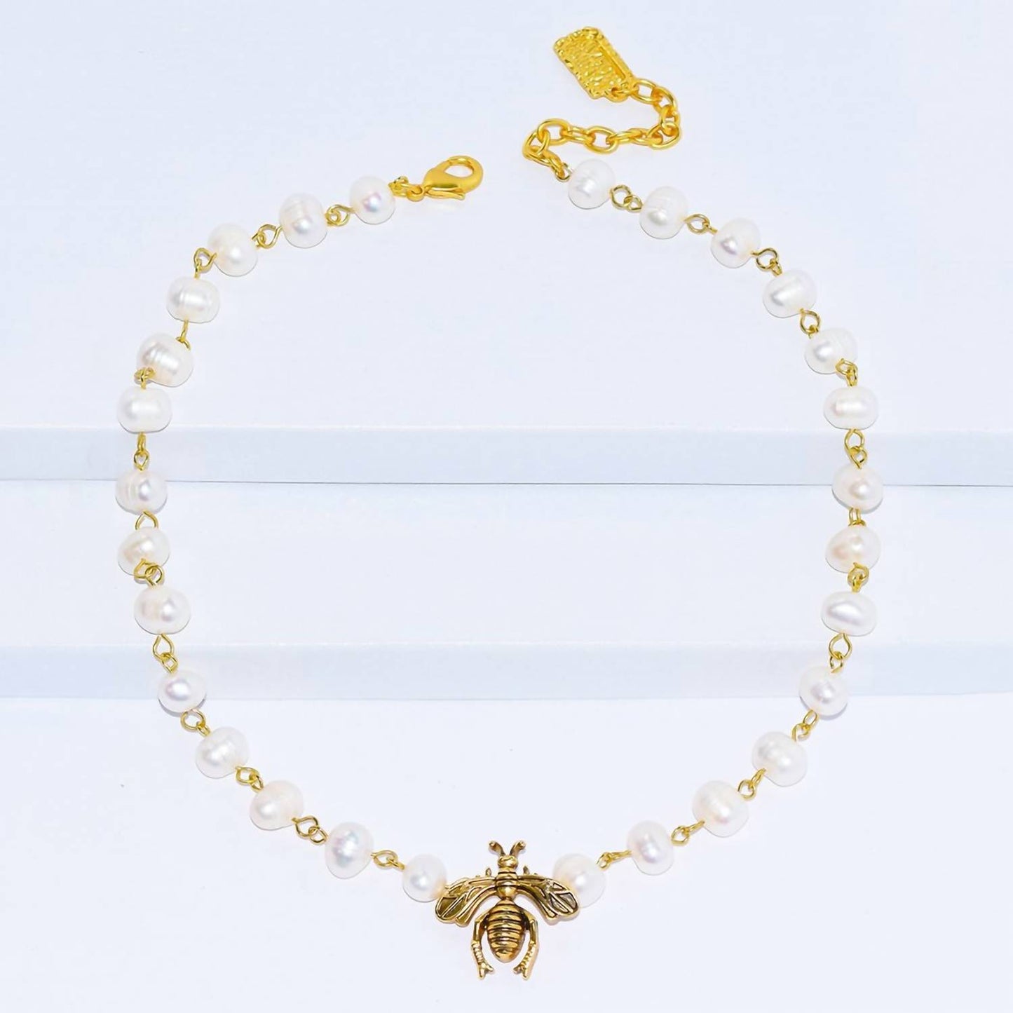 Women's Flying Bee Pearl Necklace