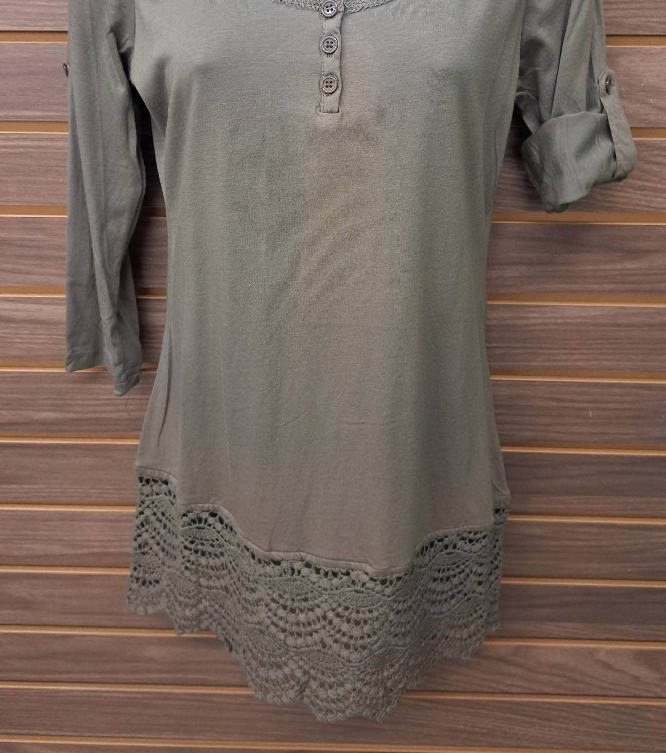 MURMUR - Women's 3 Button Lace Bottom Top - Rack Hunt -