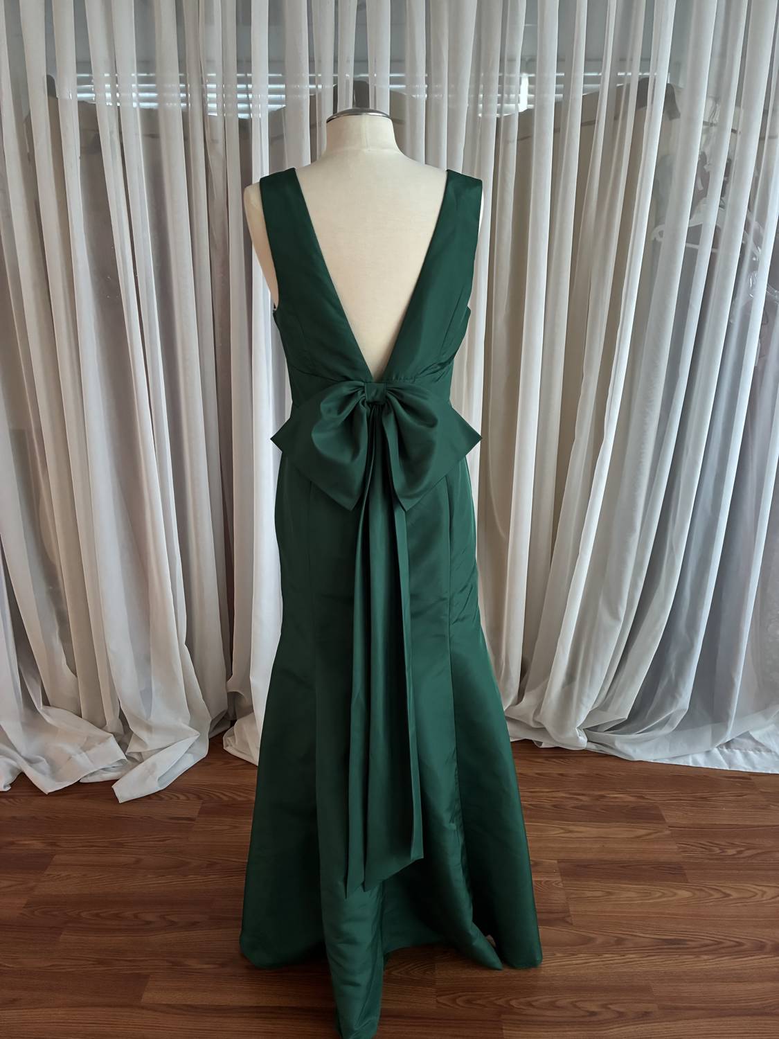 Women's Crepe Full-Length Sleeveless Dress