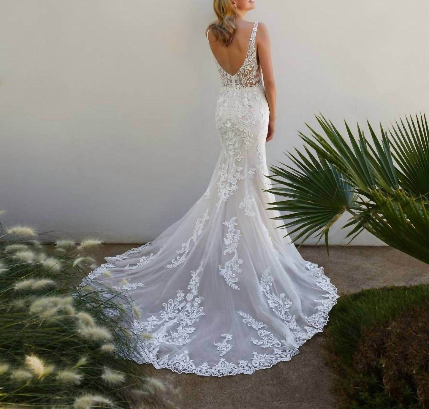 Cosmobella - Opulent Lace Fitted Gown - Rack Hunt -