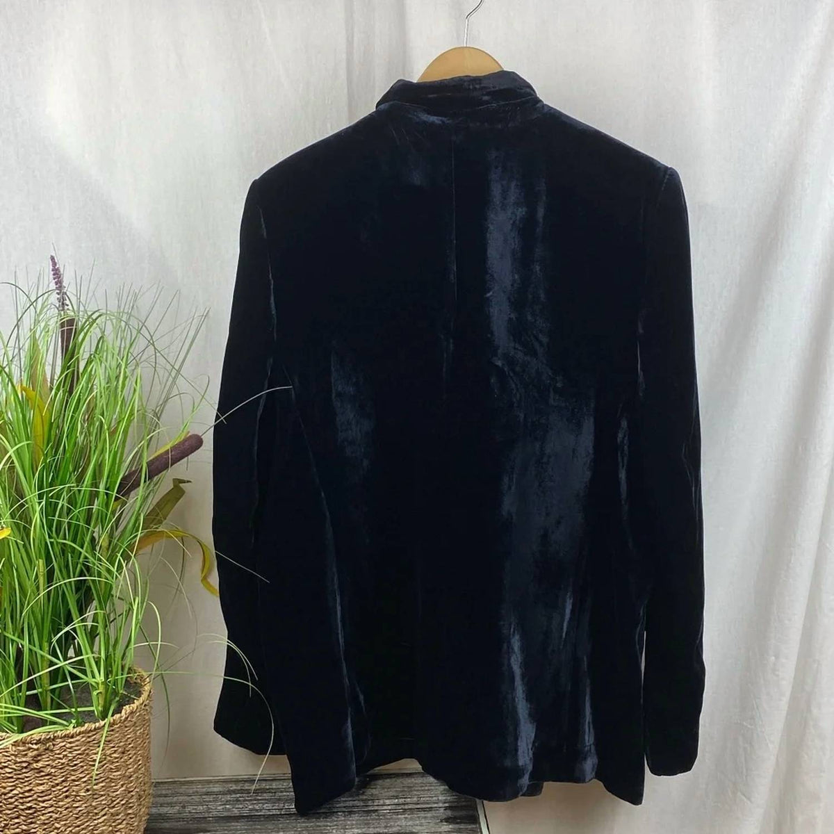 Long Sleeve Velvet Blazer
