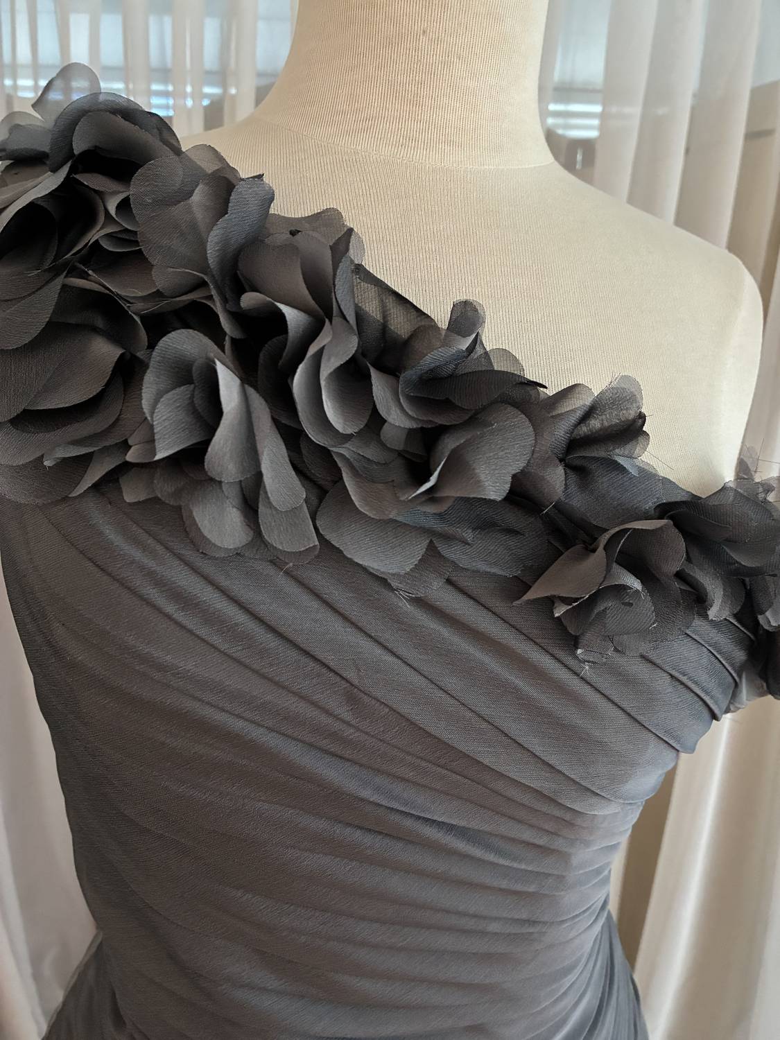 One-shoulder neckline Formal Gown