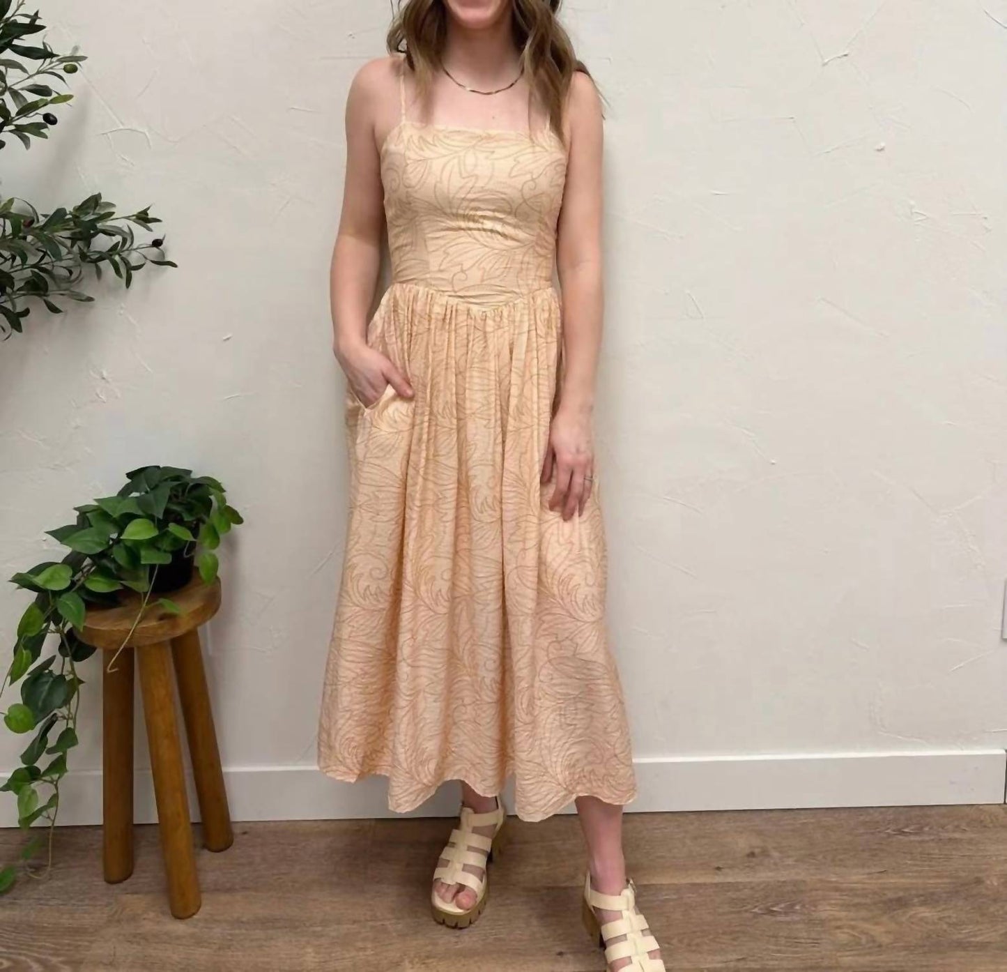 Sleeveless Smocking Midi Dress