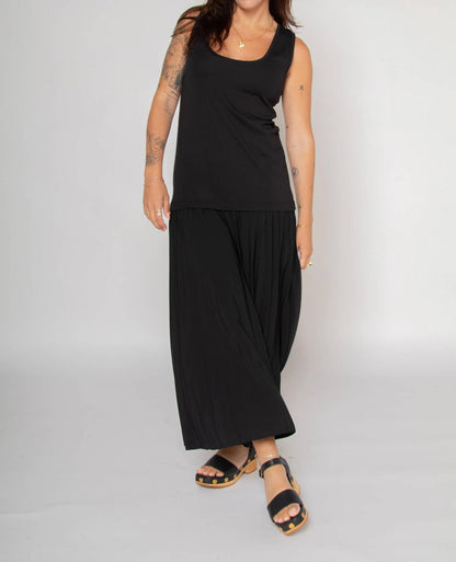 Contrast Tank Top Pleated Maxi Dress