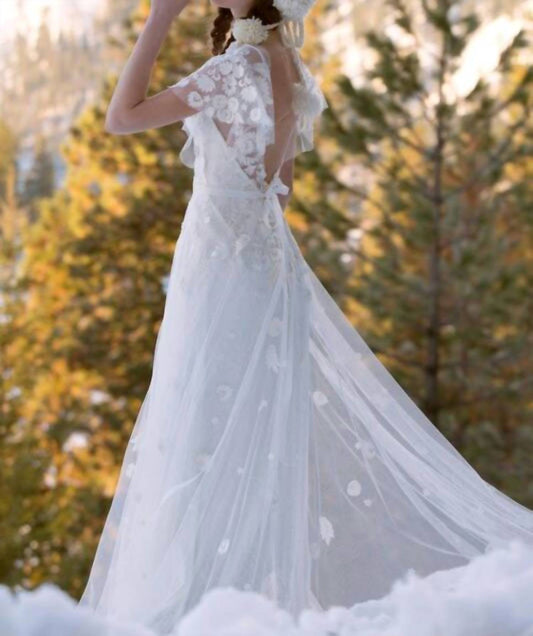 Heartleaf Open Back Wedding Dress