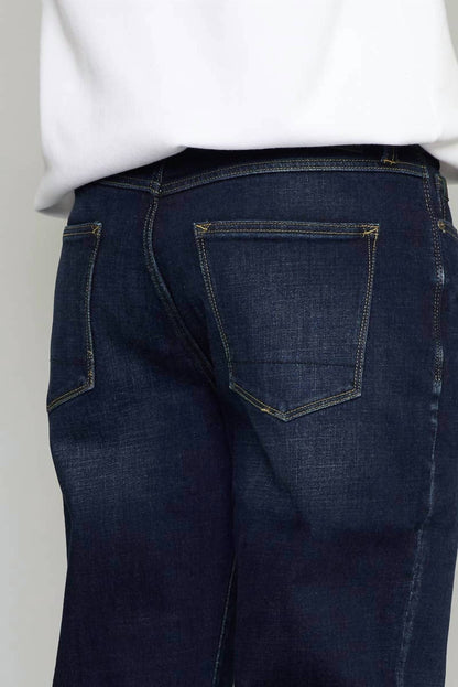 Colton Straight Jeans