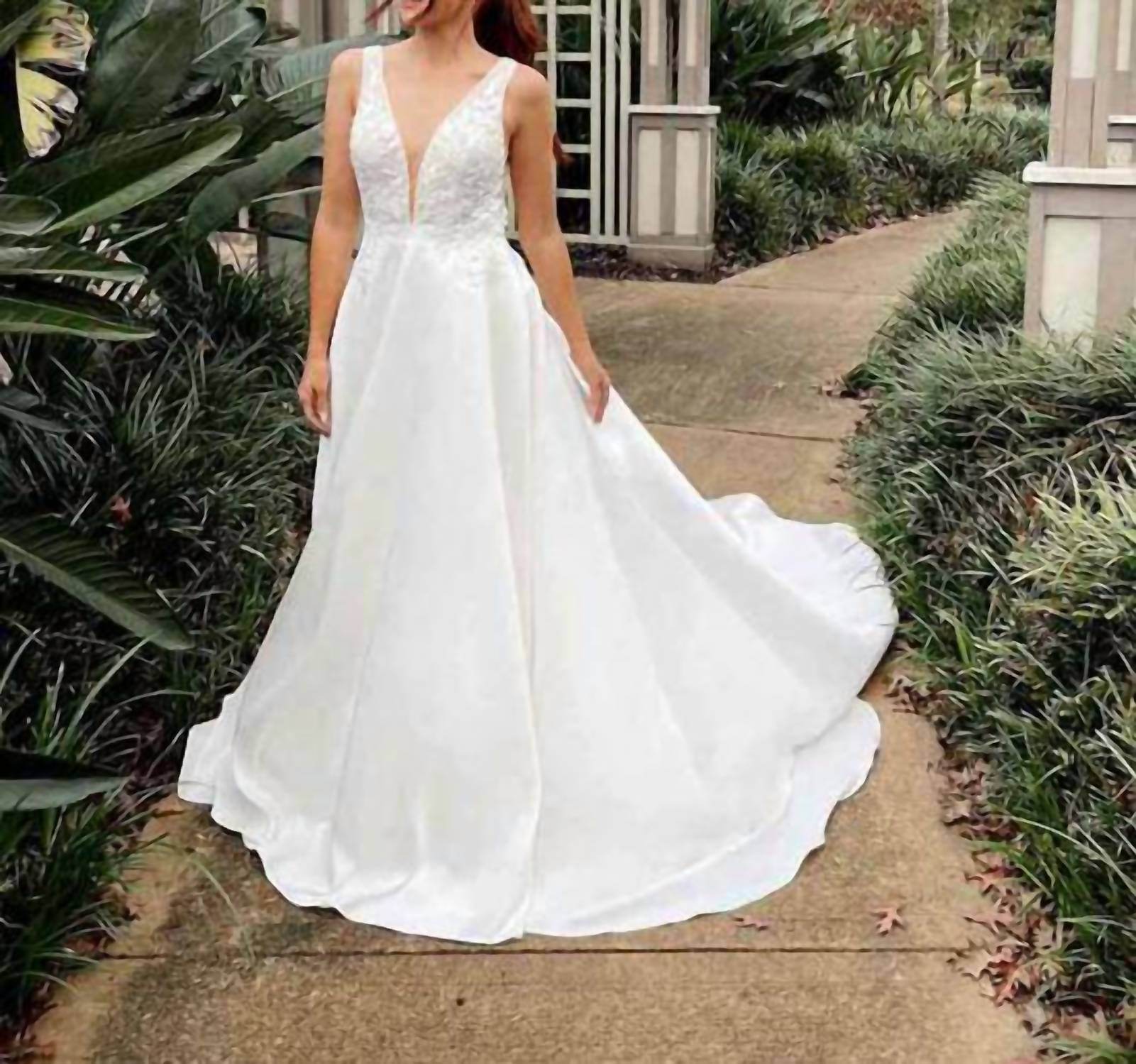 Essence of Australia - Elegant A-line Wedding Dress - Rack Hunt -