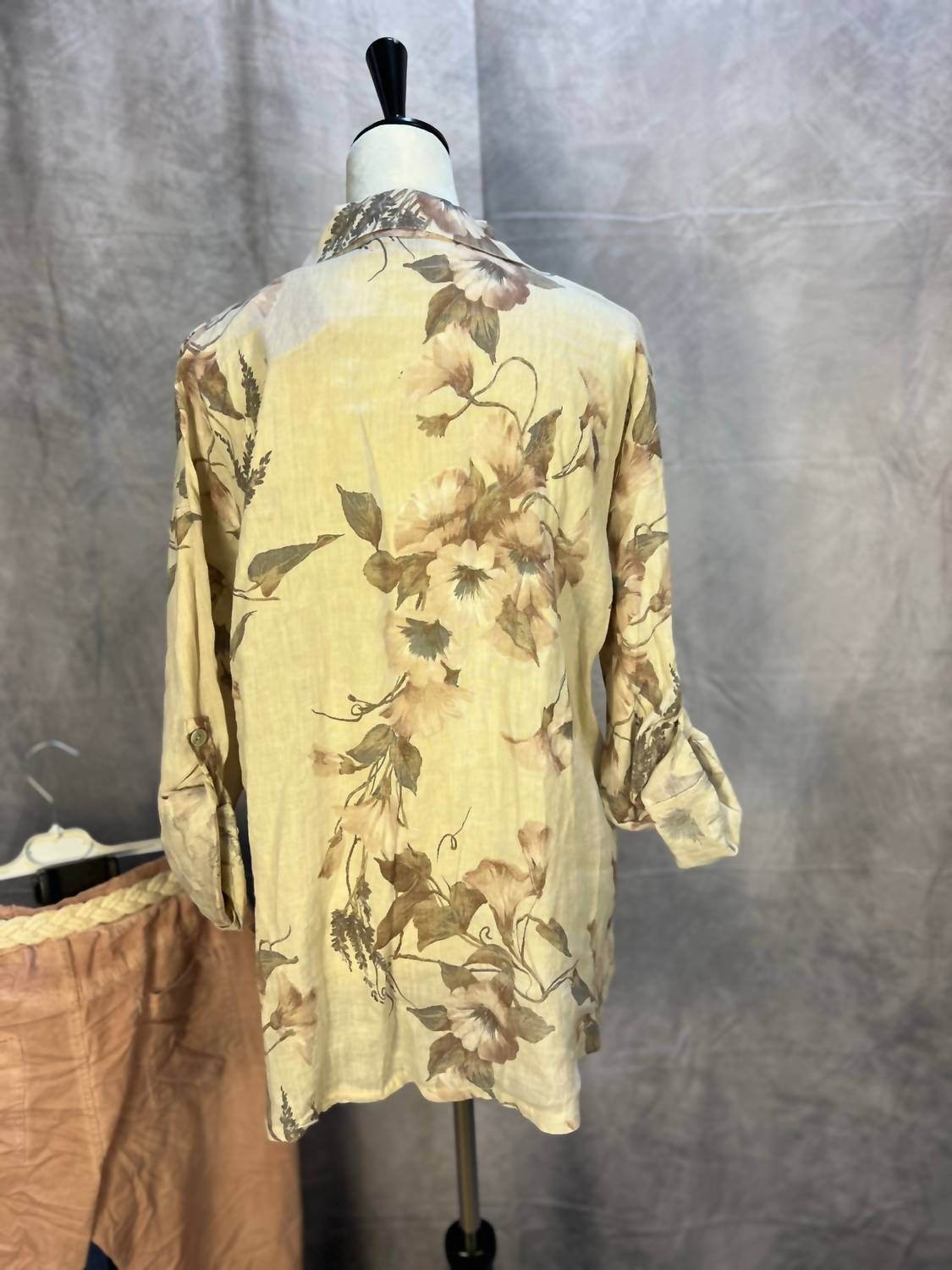 Urban Mangoz - Women's Linen Floral Button Down - Rack Hunt