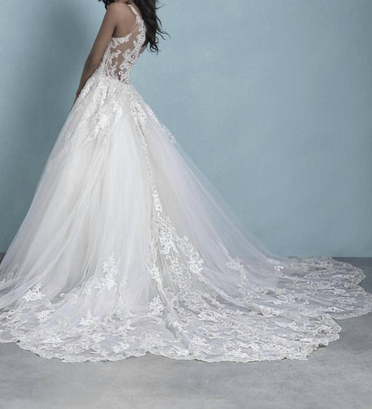 Sleeveless Tulle Wedding Gown