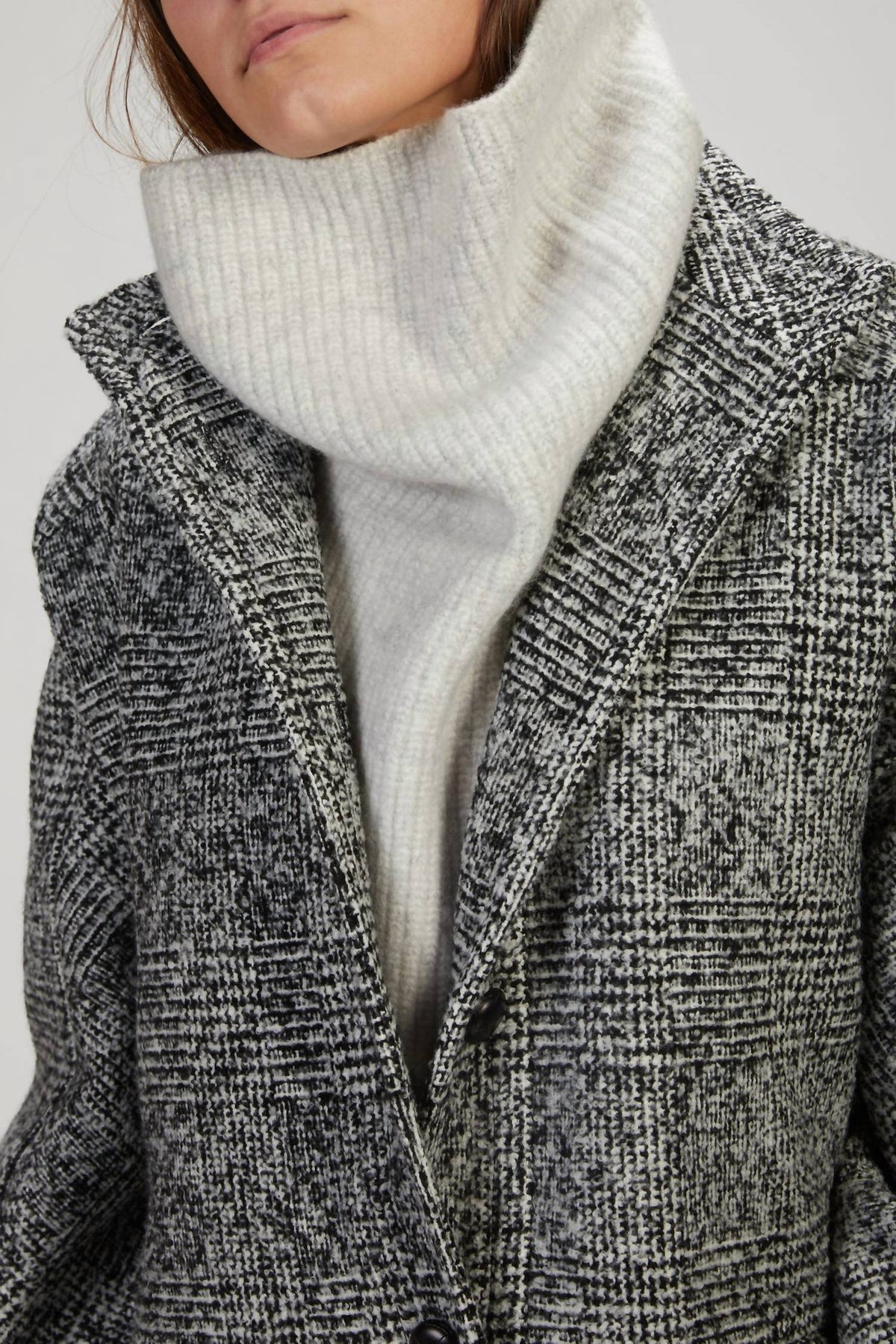 COLLARED SCARF