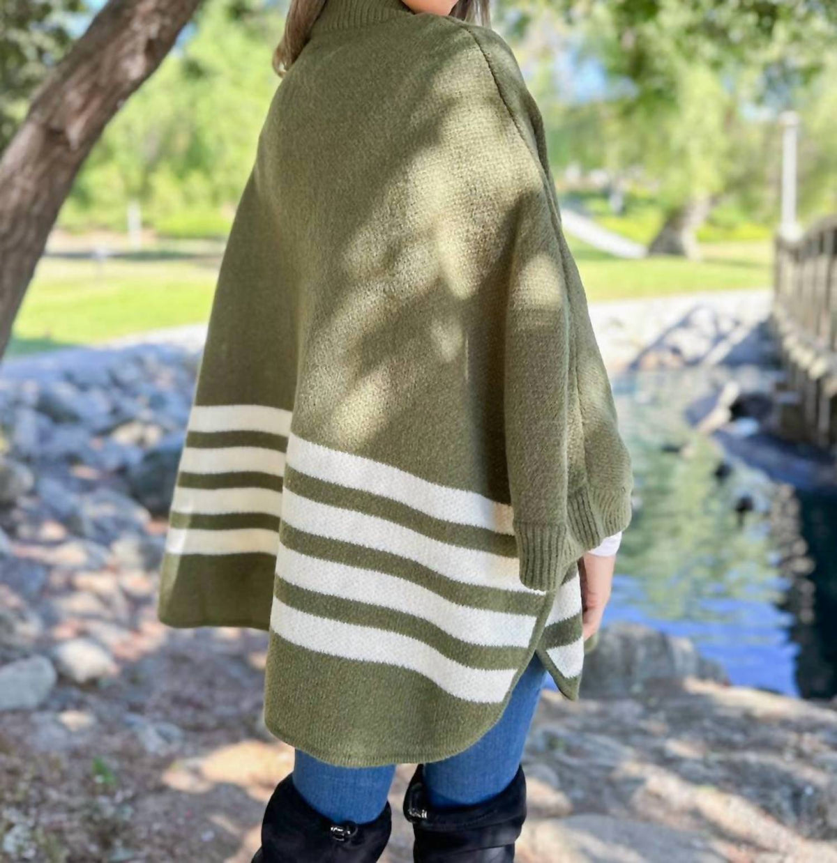 Border Printed Zip-up Cardigan