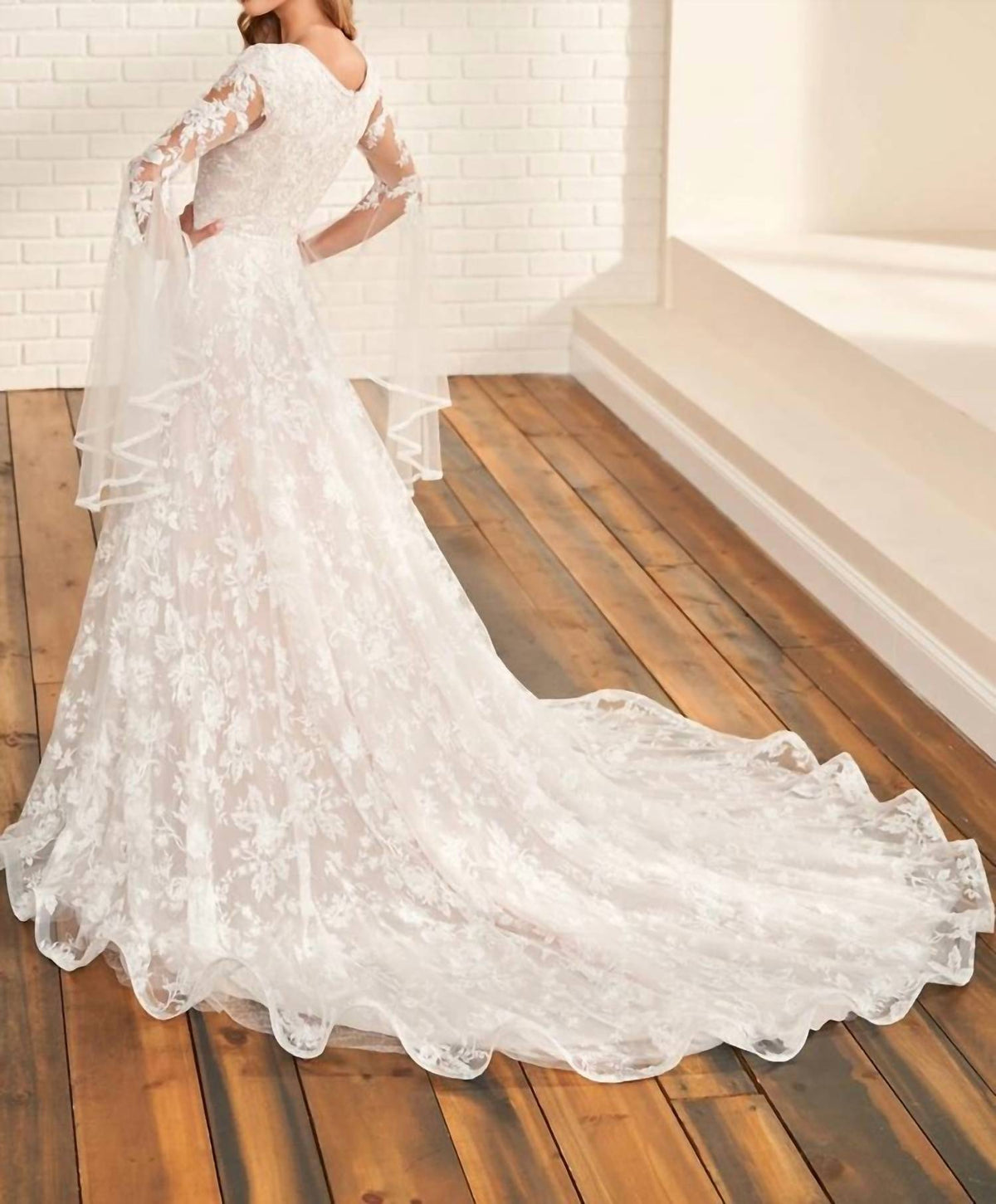 Long Sleeve Lace & Tulle Wedding Dress
