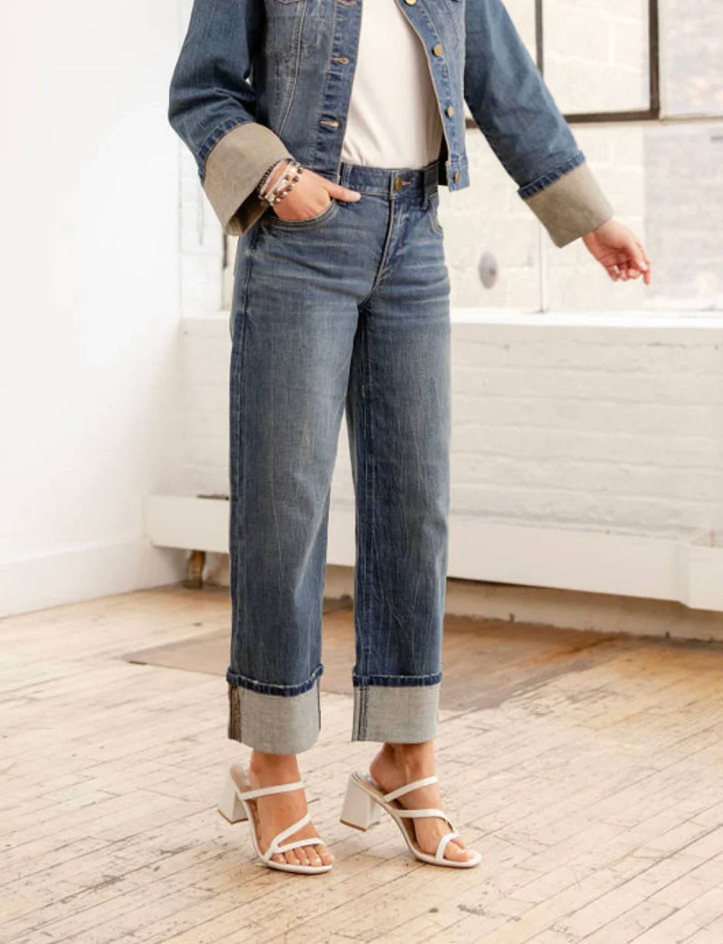 High Rise Wide Leg Cropped Jeans With Fixed Cuff