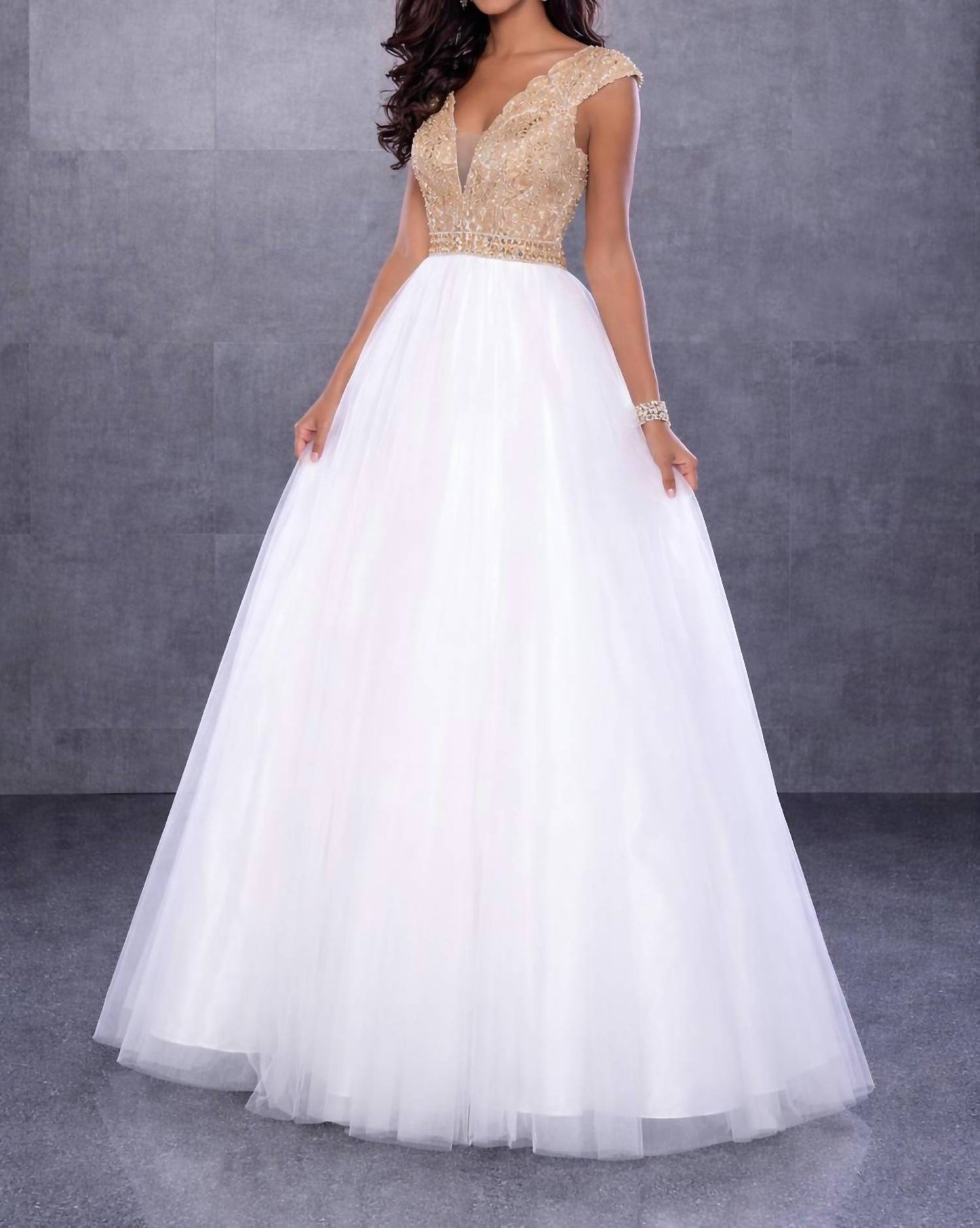 Sleeveless V-neck Maxi Dress
