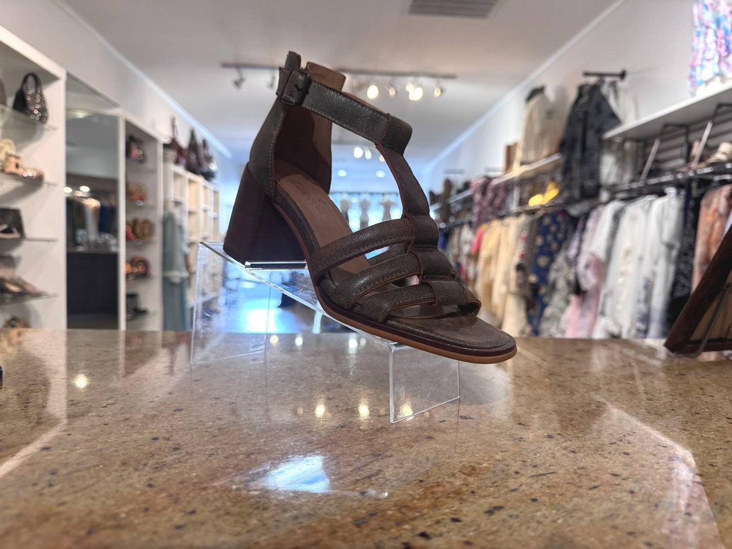 WOMEN'S GRAND SANDALS