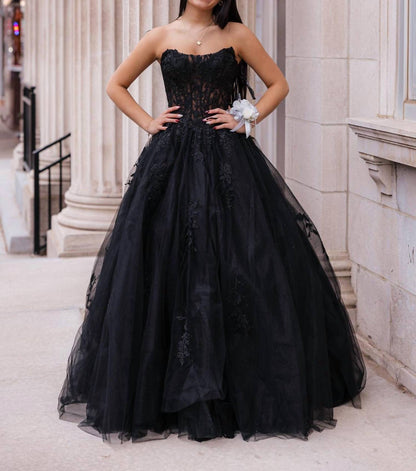 Sleek Timeless Prom Dress