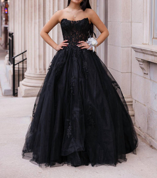 Sleek Timeless Prom Dress
