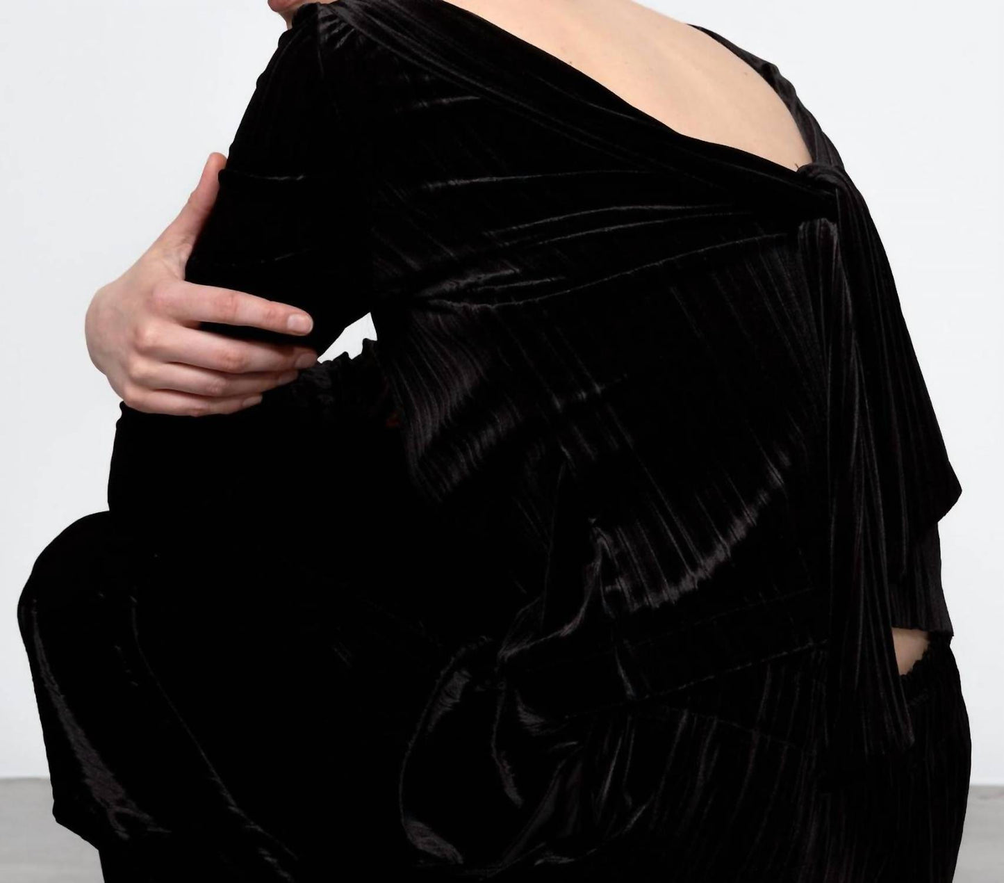 Women's Open Back Bow Velvet Top