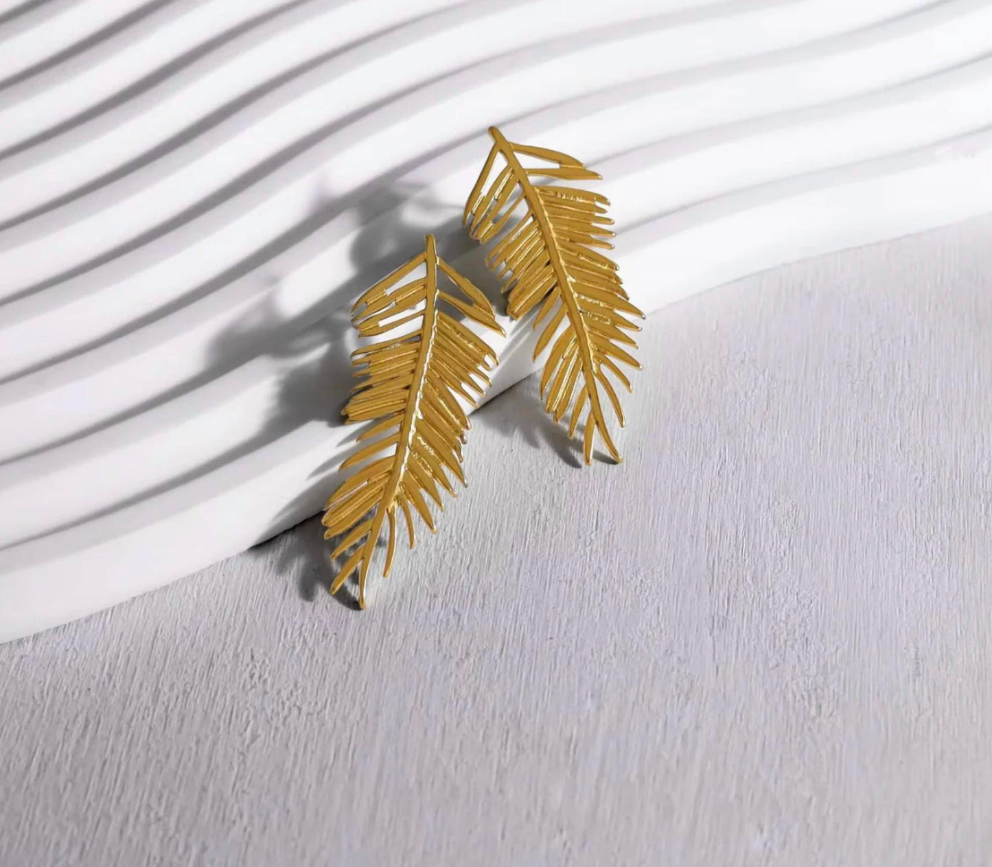 Women's Falling For You Earrings