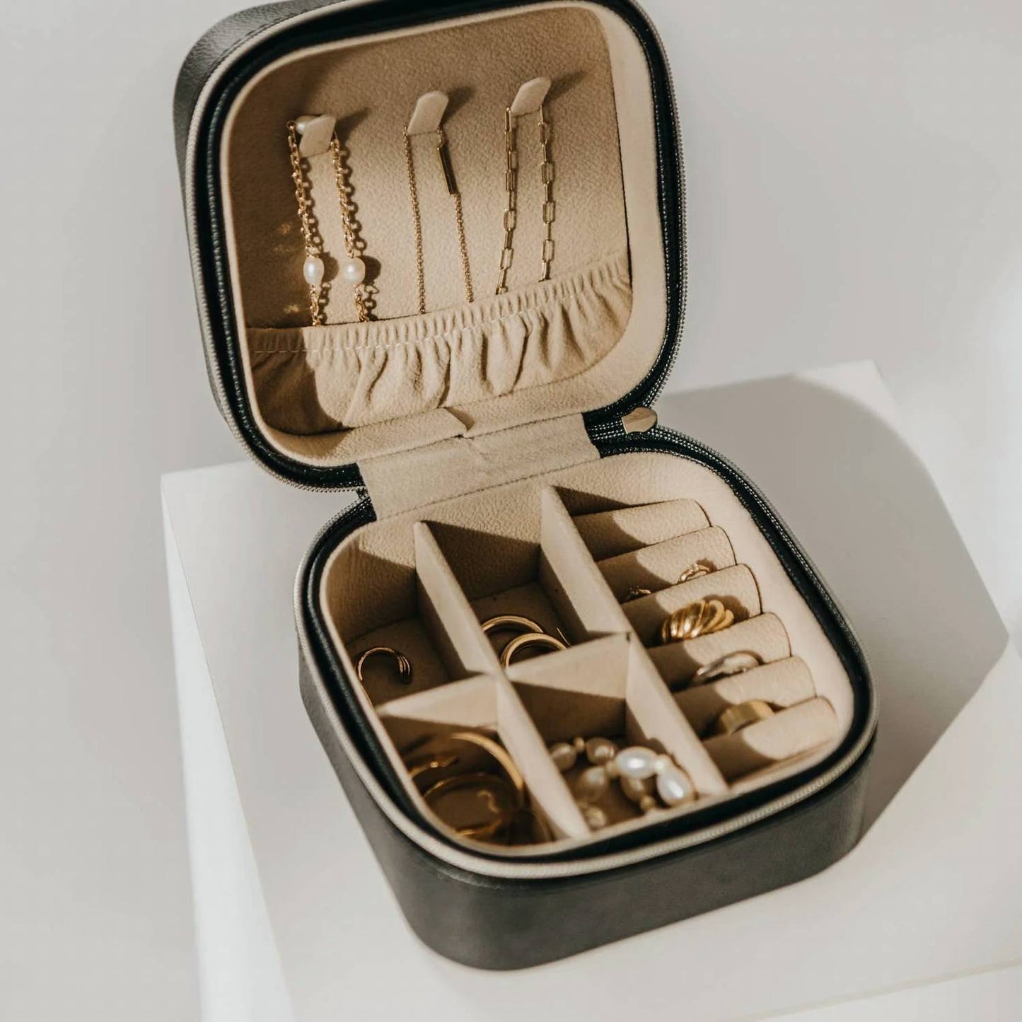 Women's The Jewelry Box