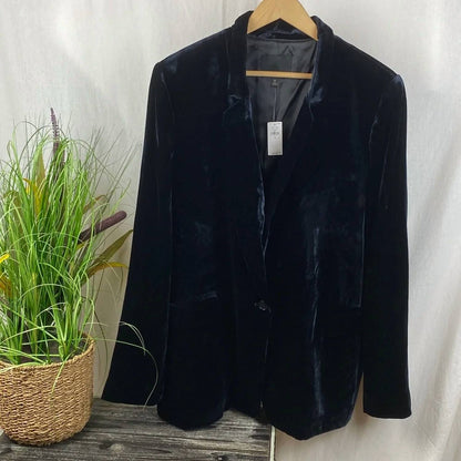 Long Sleeve Velvet Blazer