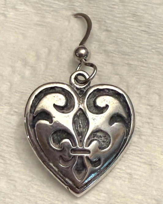 Women's Engraved Fleur De Lis Heart Earrings