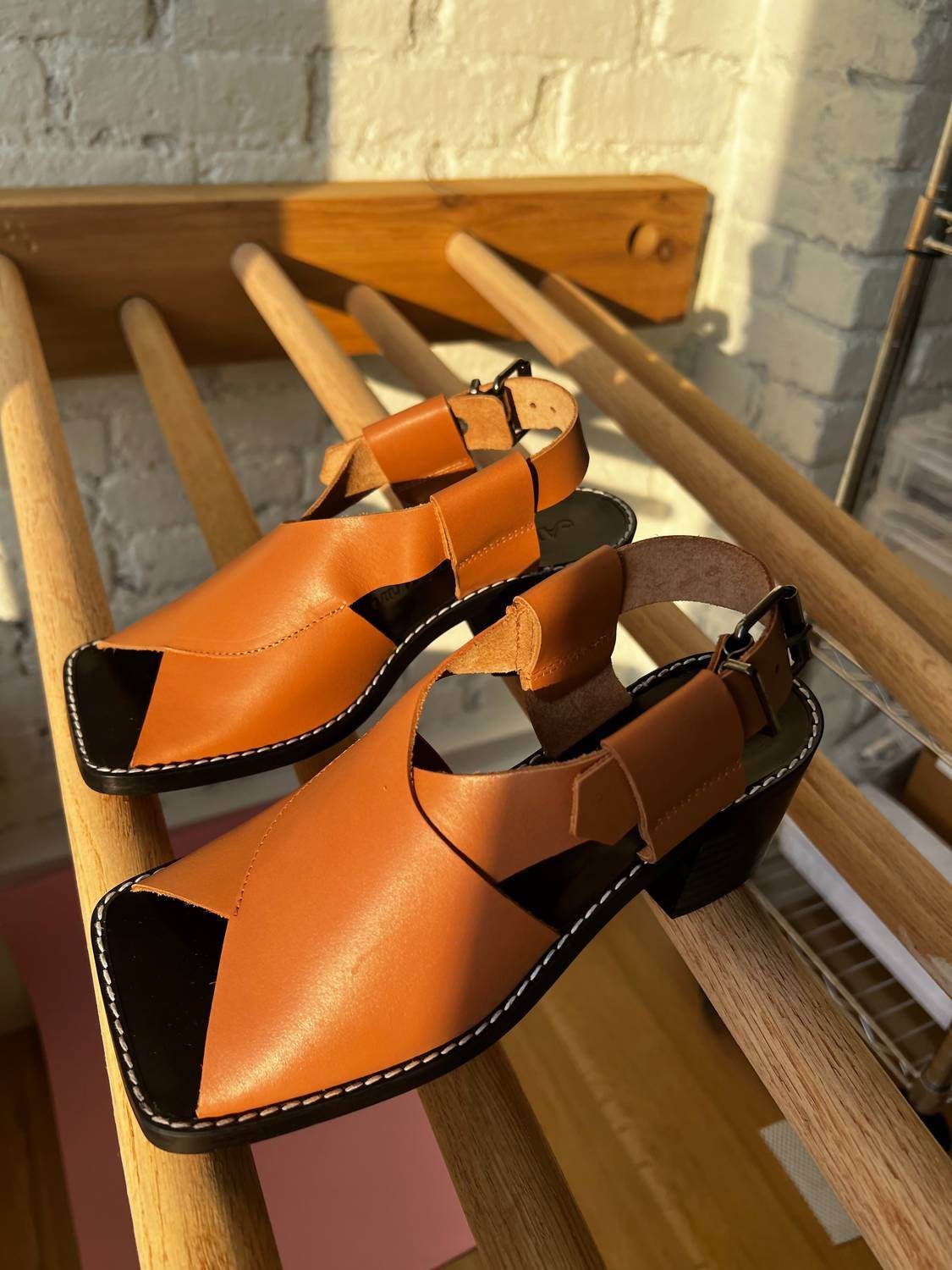 About Arianne - Women's Kai Sandals - Rack Hunt