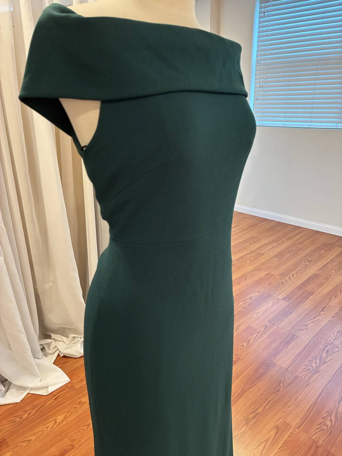 Women's Stretch Crepe Side Zip Gown