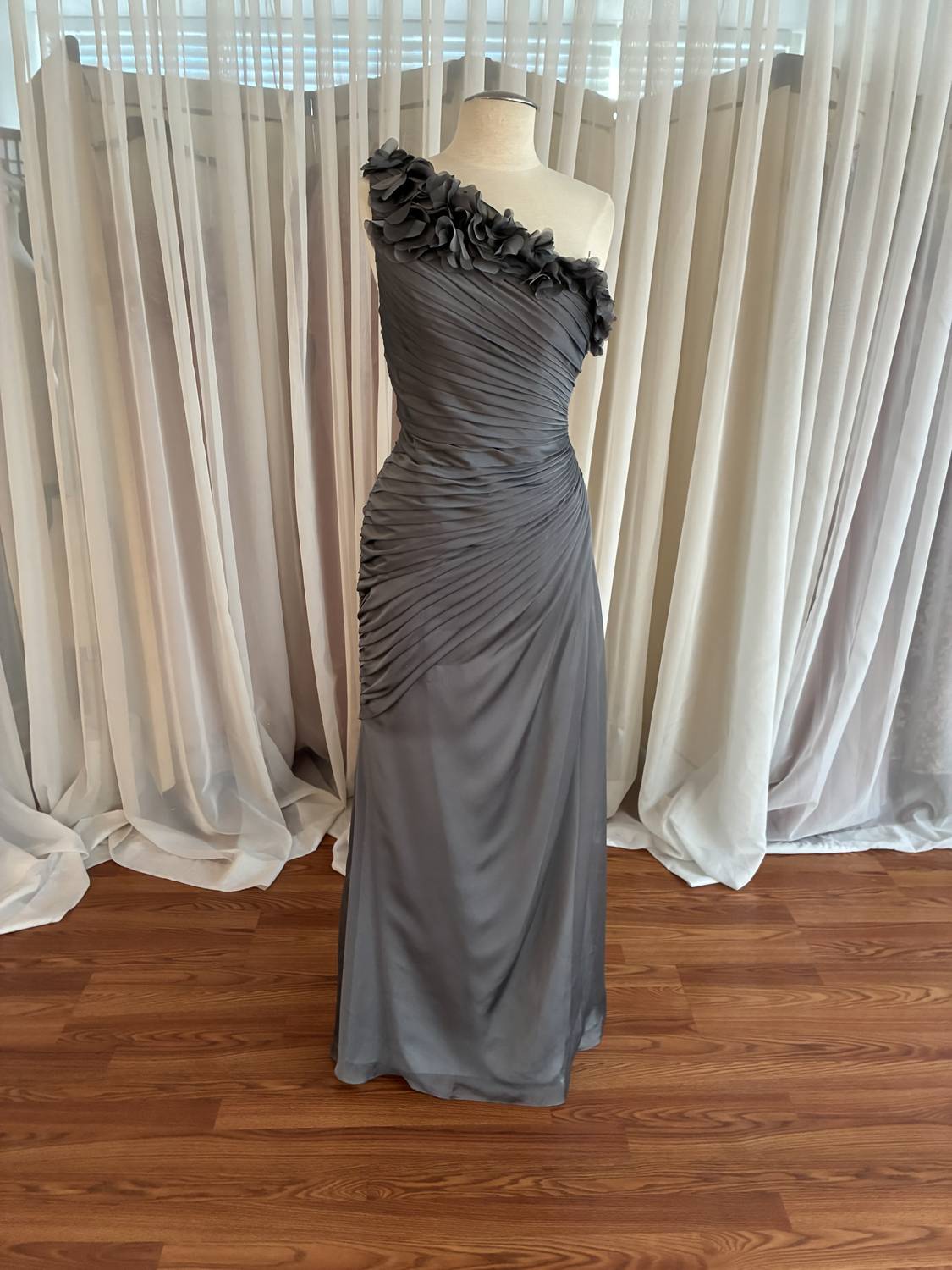 One-shoulder neckline Formal Gown