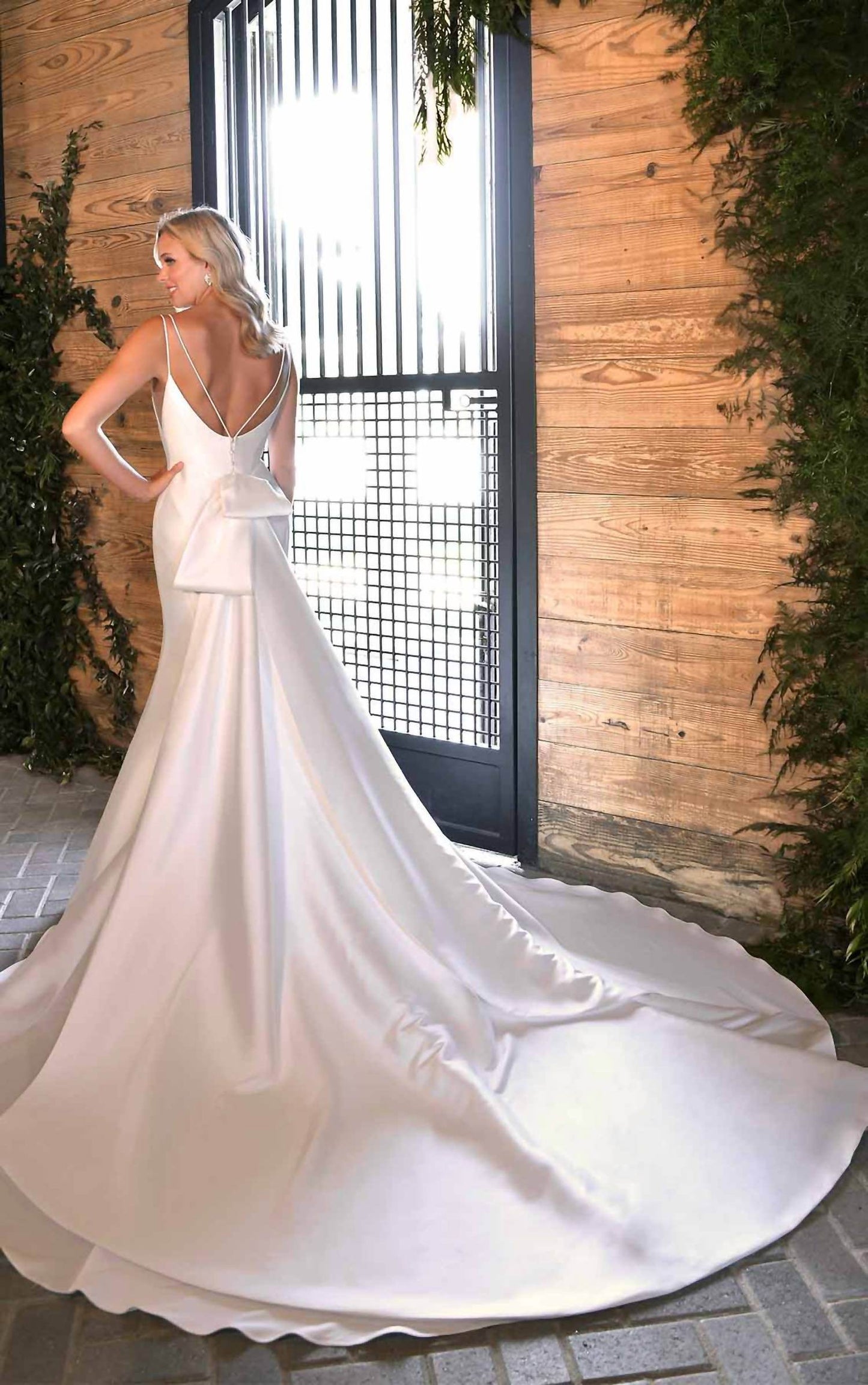 Essence of Australia - Classic Trumpet Wedding Dress - Rack Hunt