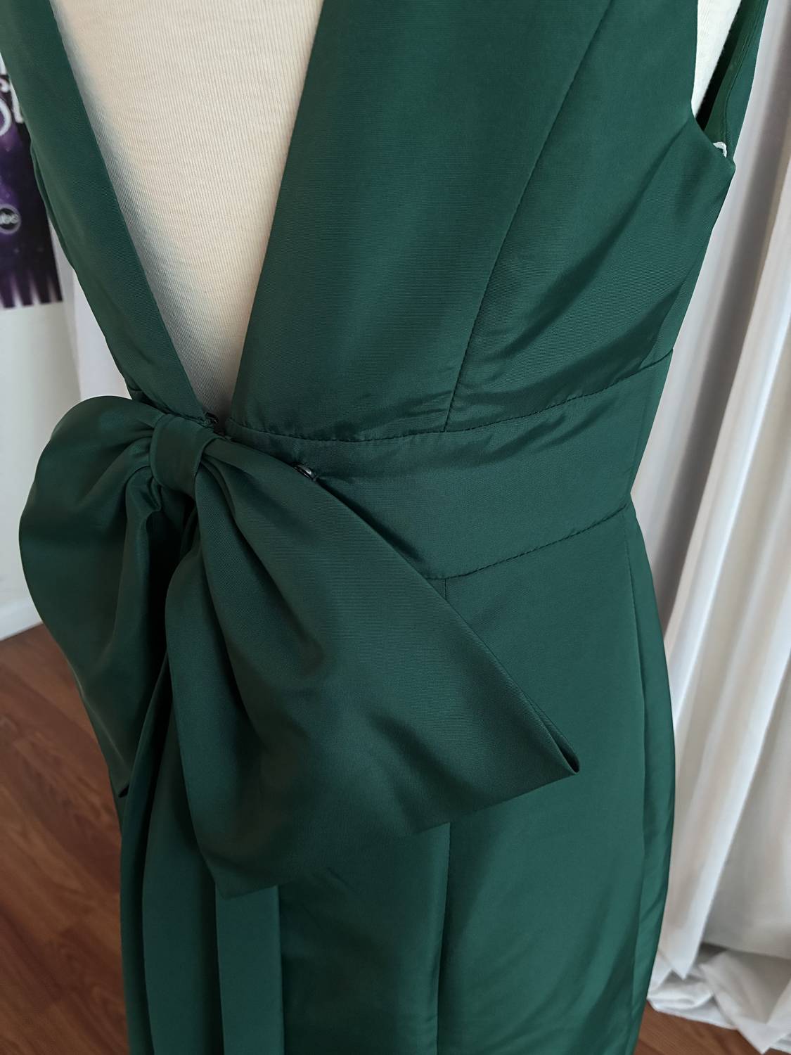 Women's Crepe Full-Length Sleeveless Dress